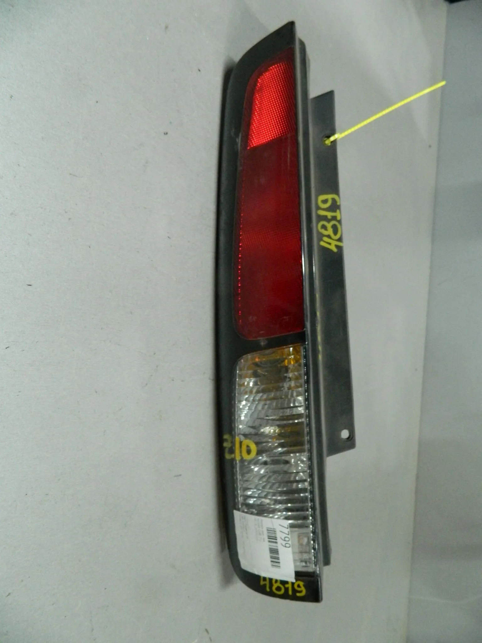 Фонарь NISSAN CUBE AZ10 Зад Лев 4819 (Контрактный) 64492018