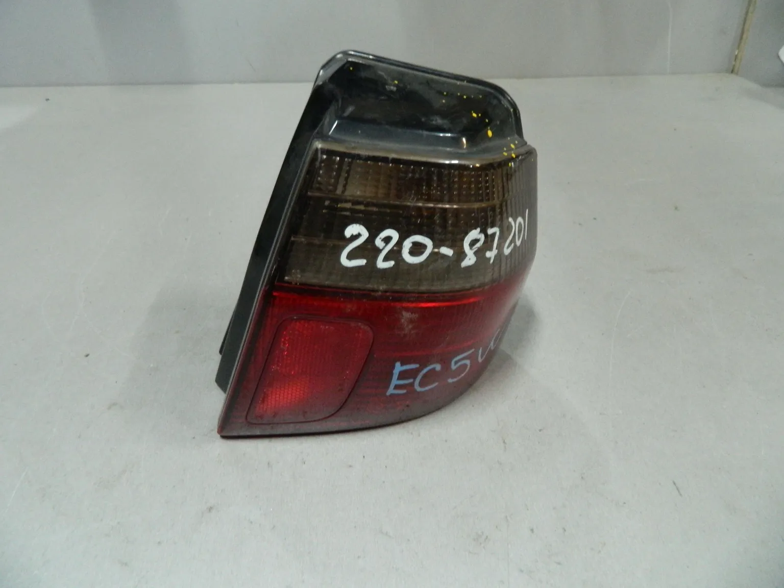 Фонарь MITSUBISHI LEGNUM EС5W Зад Прав (Контрактный) 68000946