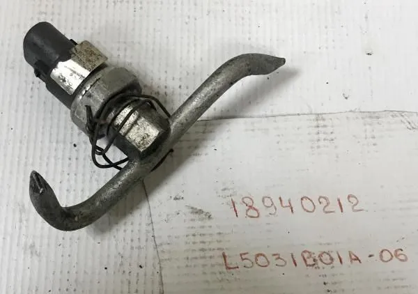 Датчик давления кондиционера MAZDA 3 BK (Kонтрактный)1894