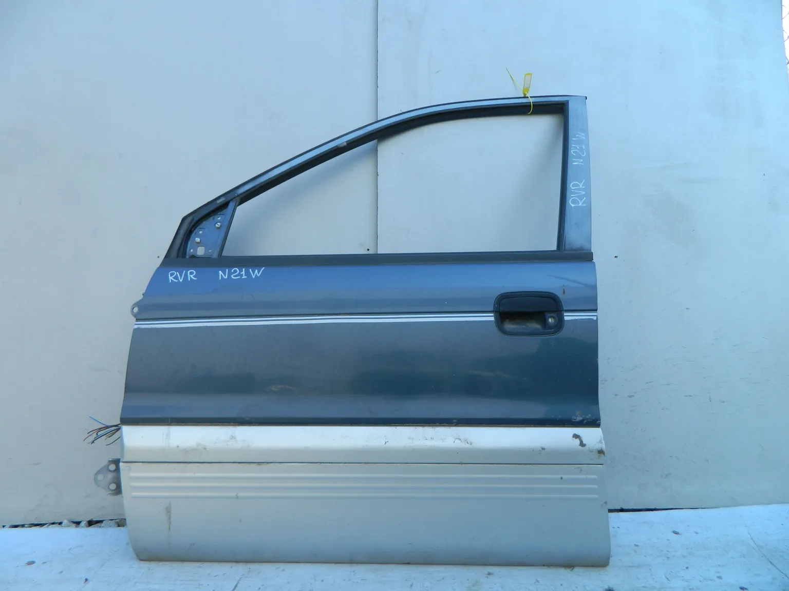 Дверь MITSUBISHI RVR N21W Перед Лев (Контрактный) 40951311 MB637949