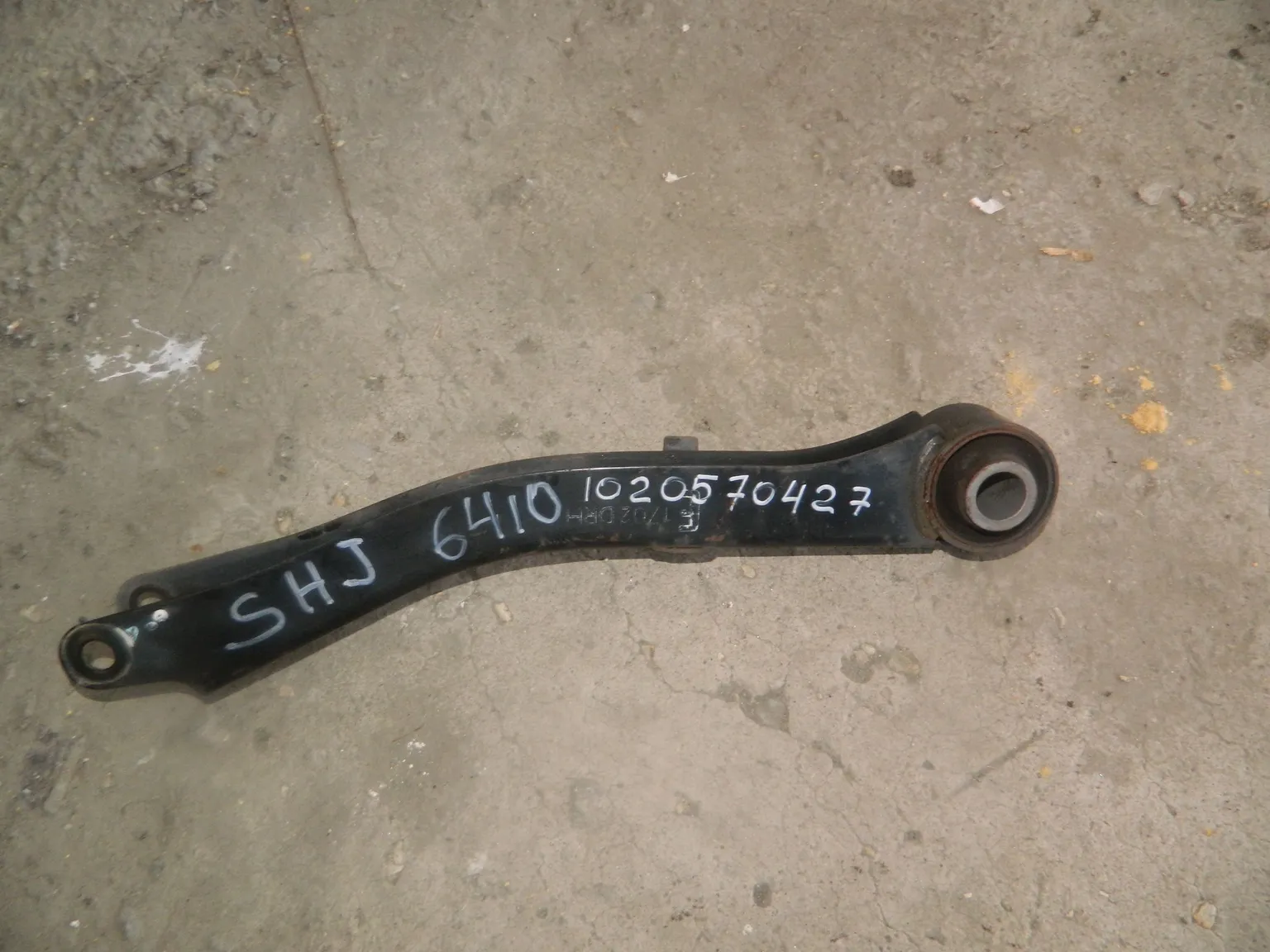 Рычаг подвески SUBARU FORESTER SHJ Зад Прав (Контрактный) 1020570427