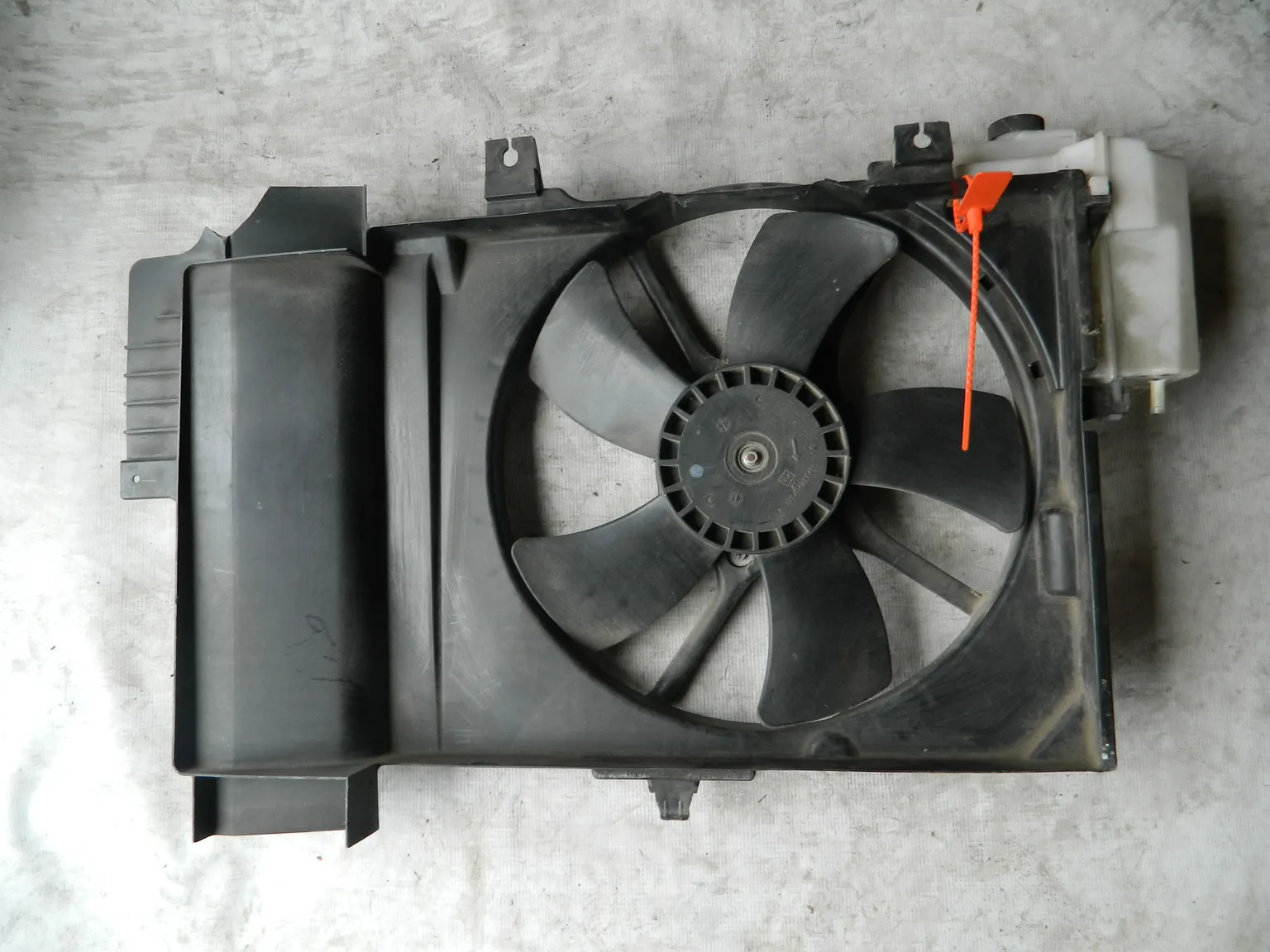 Диффузор радиатора NISSAN NOTE E11 (Контрактный) 72367903