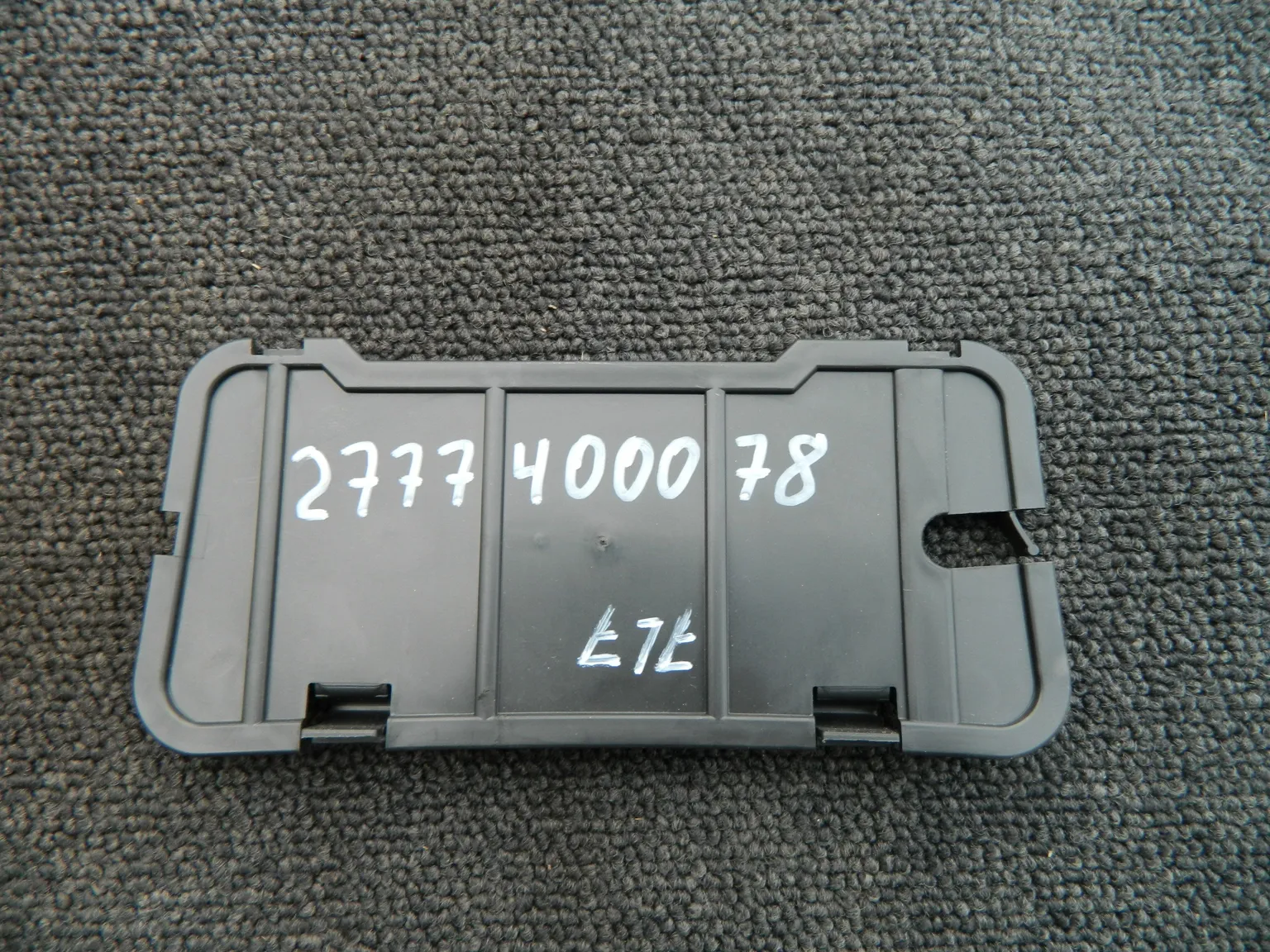 Заглушка крышки багажника VOLKSWAGEN TOUAREG 7L7 (Контрактный) 2777400078