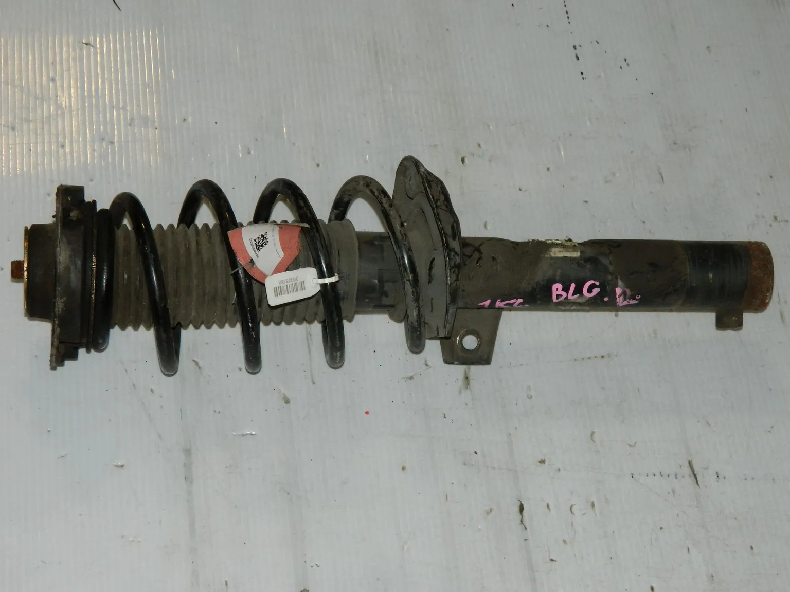 Стойка подвески VOLKSWAGEN GOLF 1K1 Перед Лев (Контрактный)