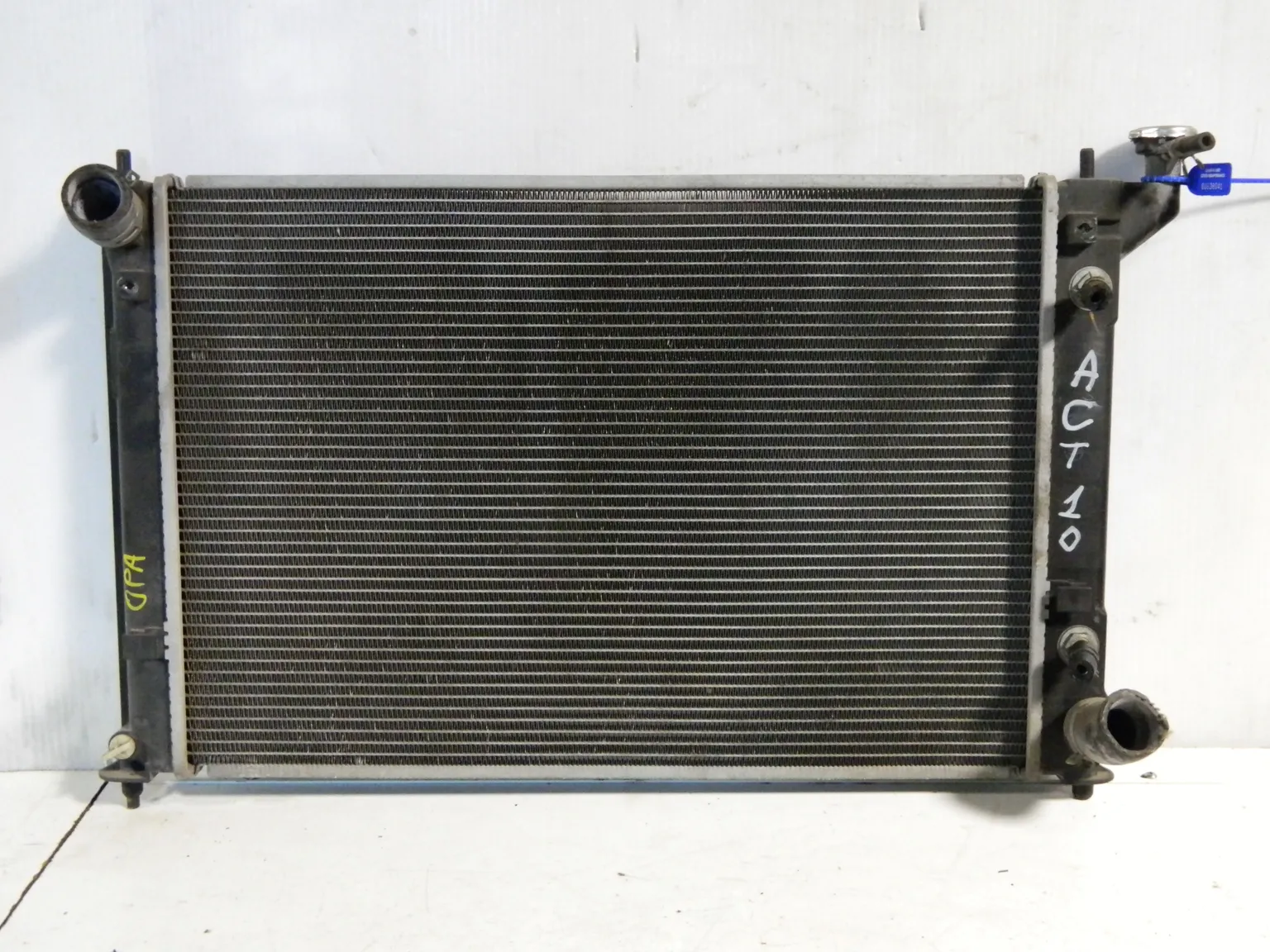 Радиатор ДВС TOYOTA OPA ACT10 (Контрактный) 69838041