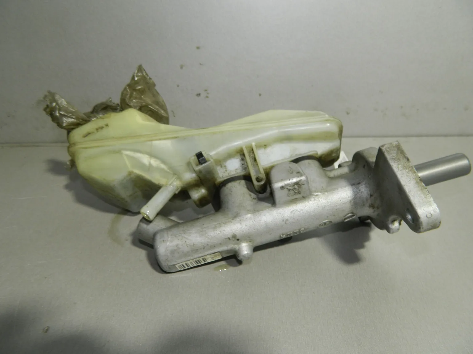 Главный тормозной цилиндр TOYOTA COROLLA E120 (Б/У) 45993934 4720109050