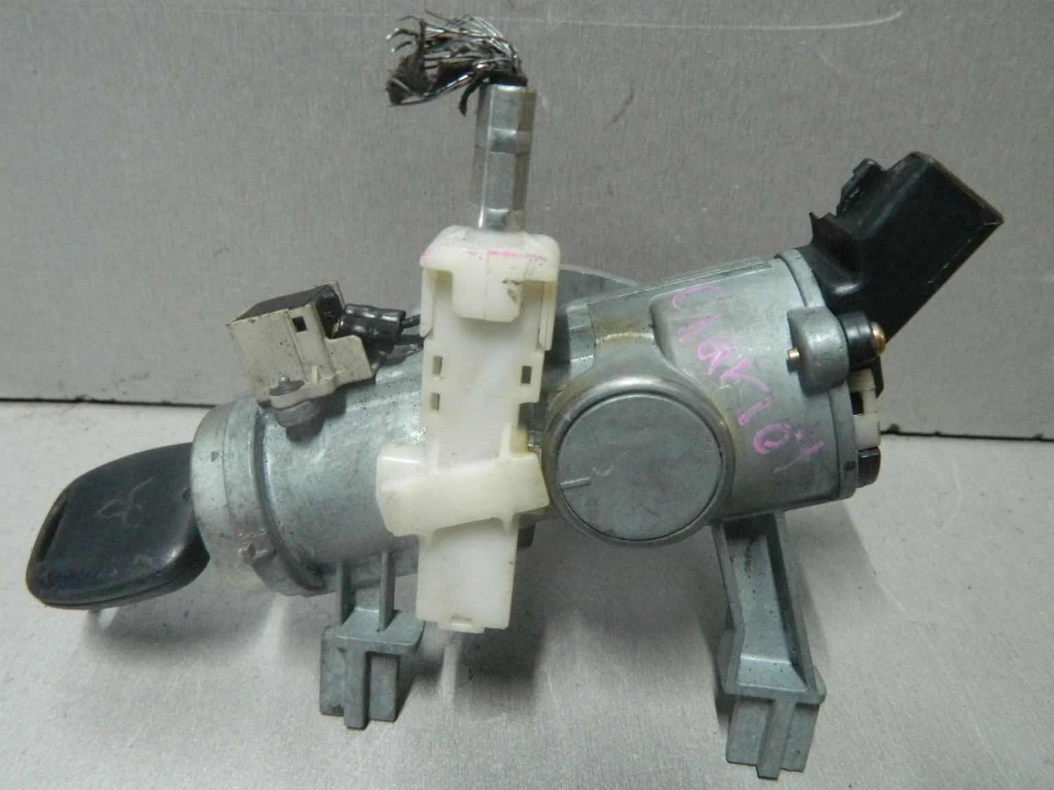 Замок зажигания MITSUBISHI CHARIOT N84W (Контрактный) 81532299