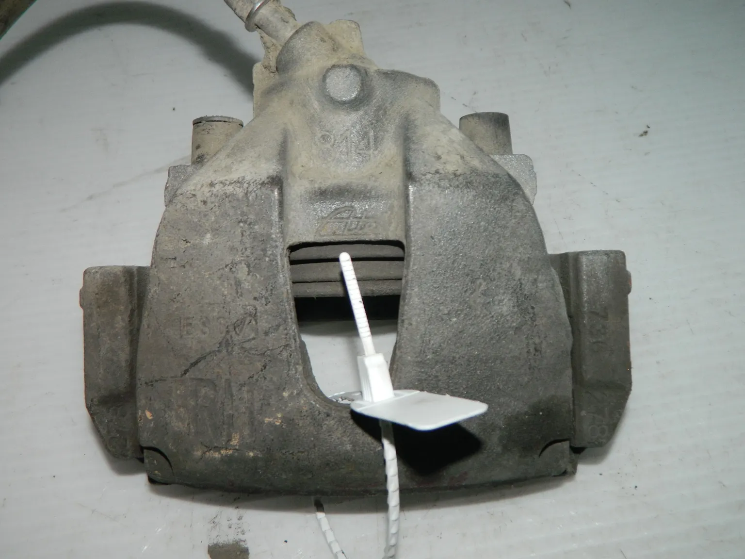 Суппорт тормозной FORD FOCUS 2 Перед Прав 45992348 Б/У