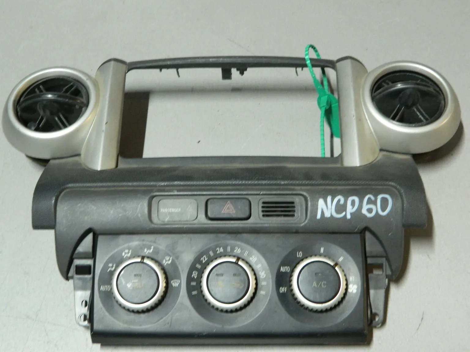 Блок управления климат-контролем TOYOTA IST NCP61 (Контрактный) 81540561 5593652050