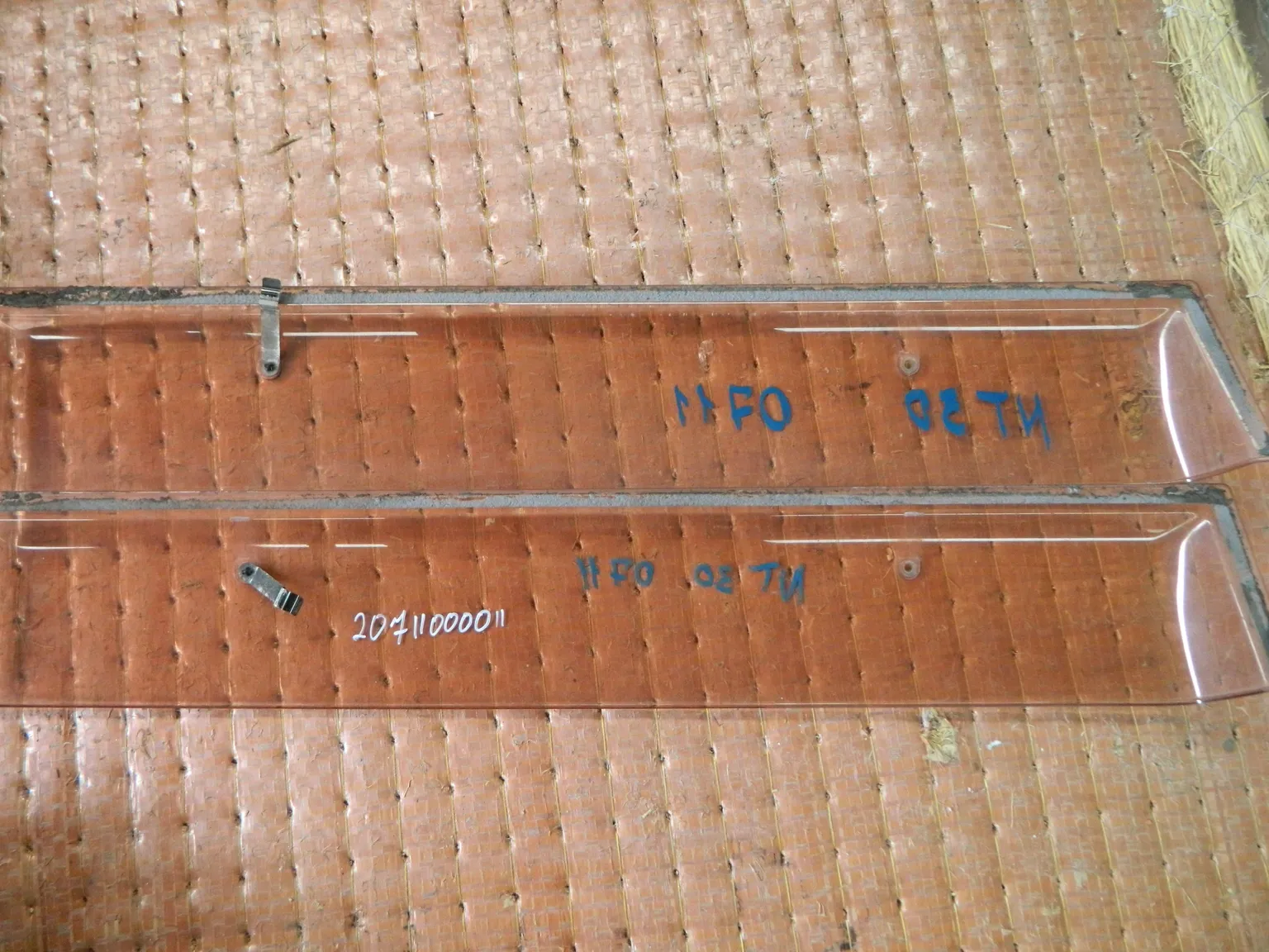 Ветровик NISSAN X-TRAIL NT30 Зад Пара (Контрактный) 20711000011