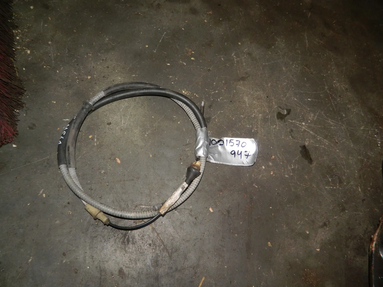 Трос ручника MAZDA DEMIO DY3W (Контрактный) 1001570947