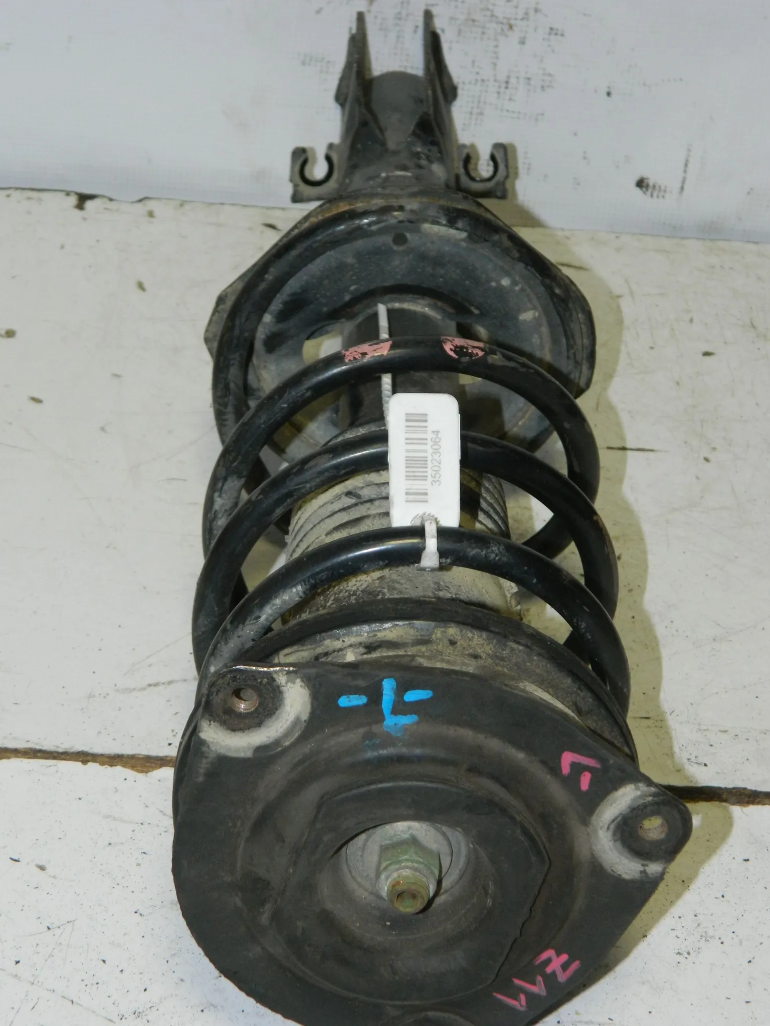 Стойка подвески NISSAN CUBE Z11 Перед Лев (Кoнтрактный) 35023064 54303AX002