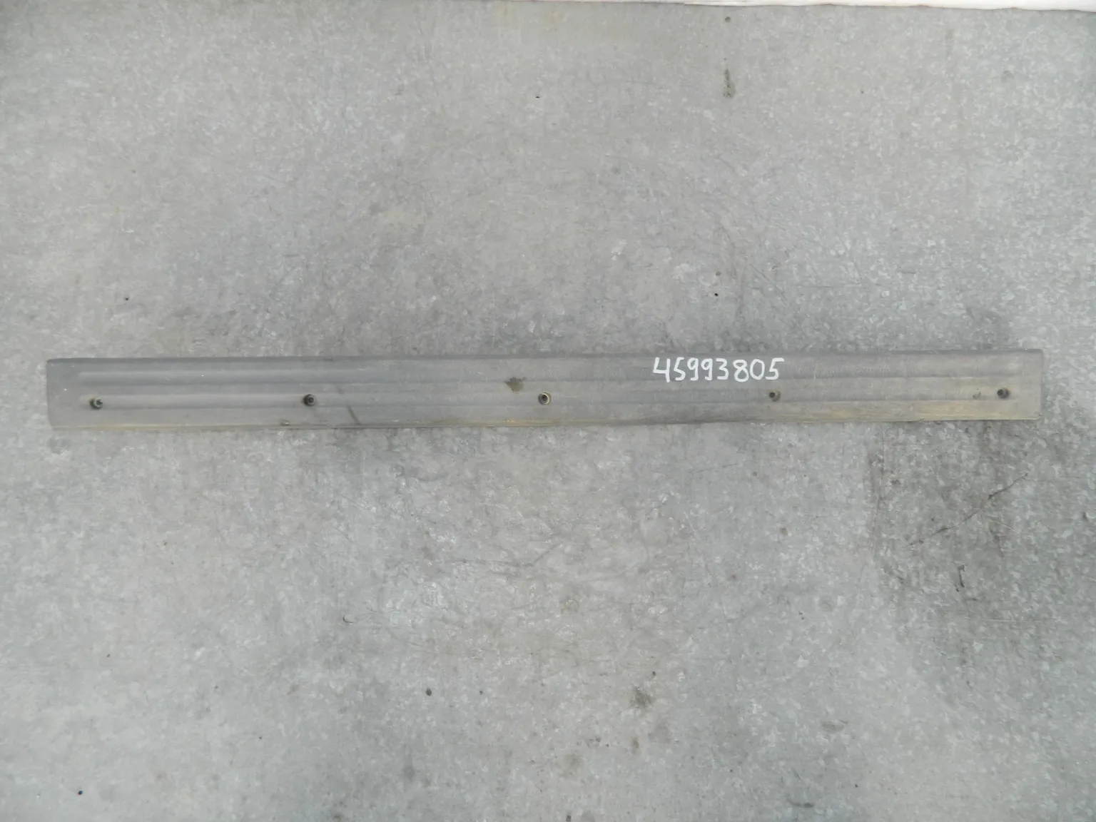 Накладка на заднюю панель TOYOTA LAND CRUISER PRADO J90 (Б/У) 5857460030