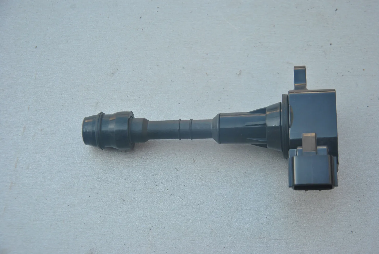 Катушка зажигания GENERAL PARTS DINI013 QR20DE, VQ23DE, VQ25DE, VQ35DE, VG33E, VQ40DE, V9X, YD25DDTI 224488J115