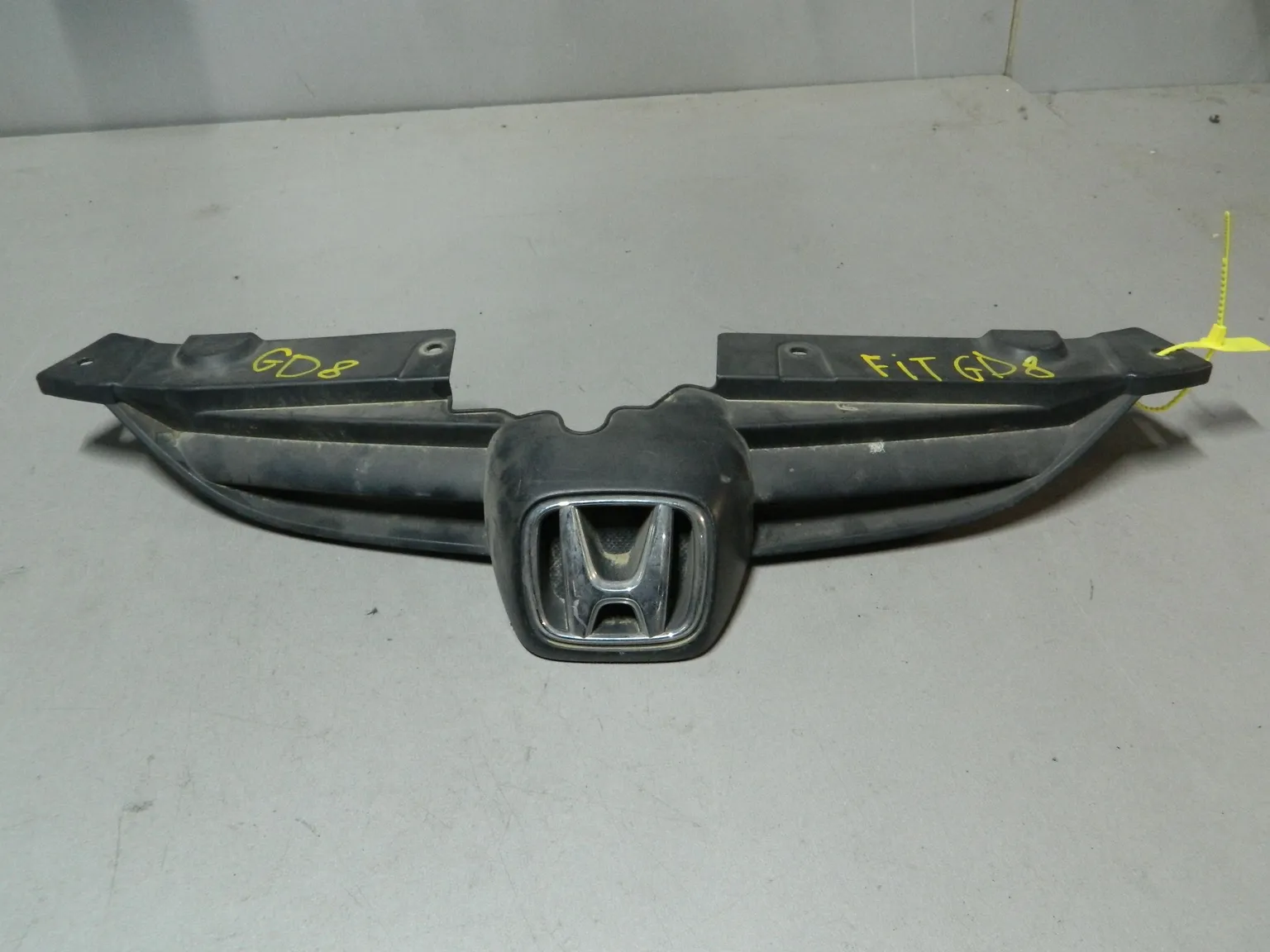 Решетка радиатора HONDA FIT ARIA GD8 (Контрактный) 79773030