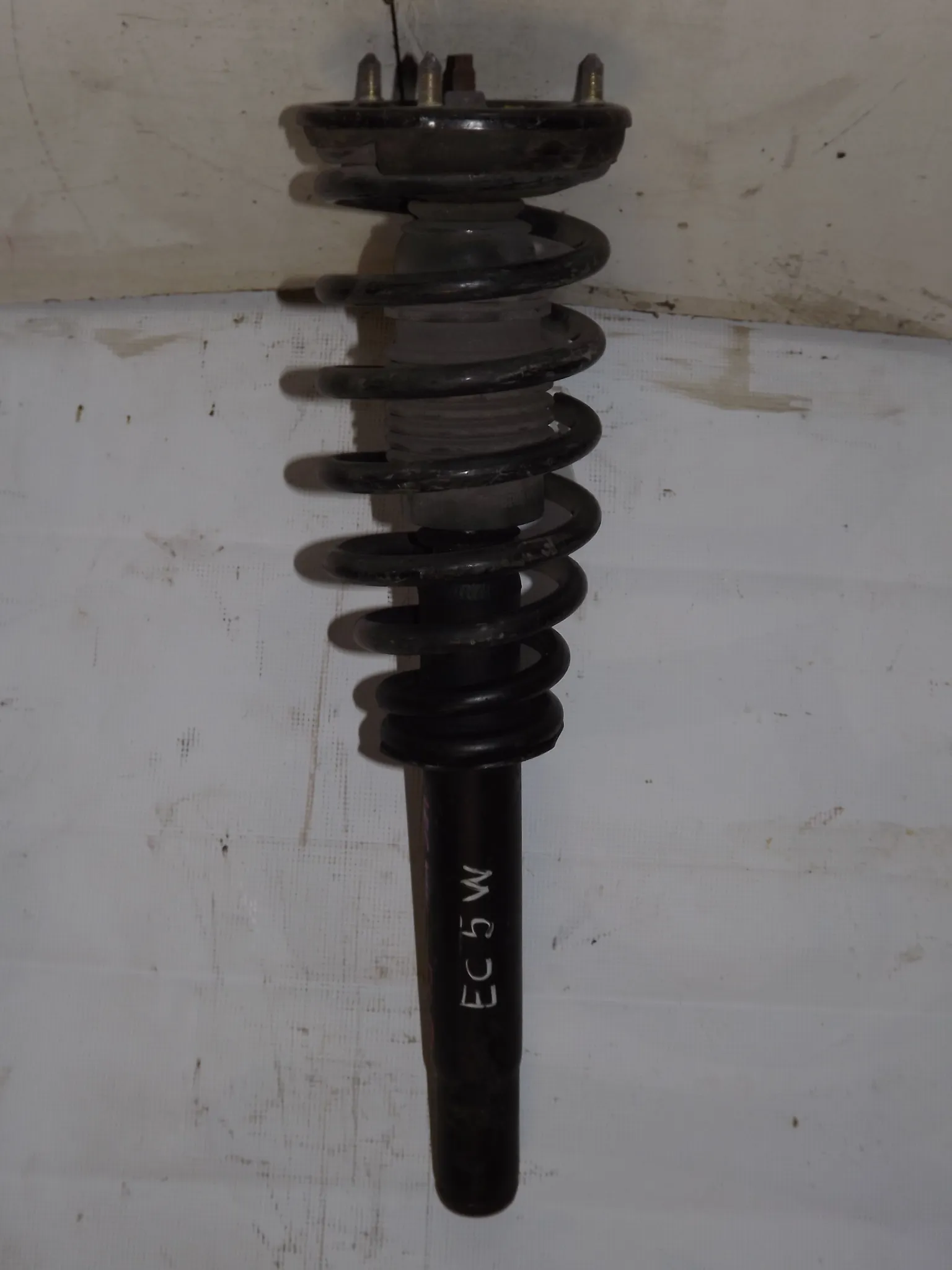 Стойка подвески MITSUBISHI LEGNUM EC5W Перед (Контрактный)