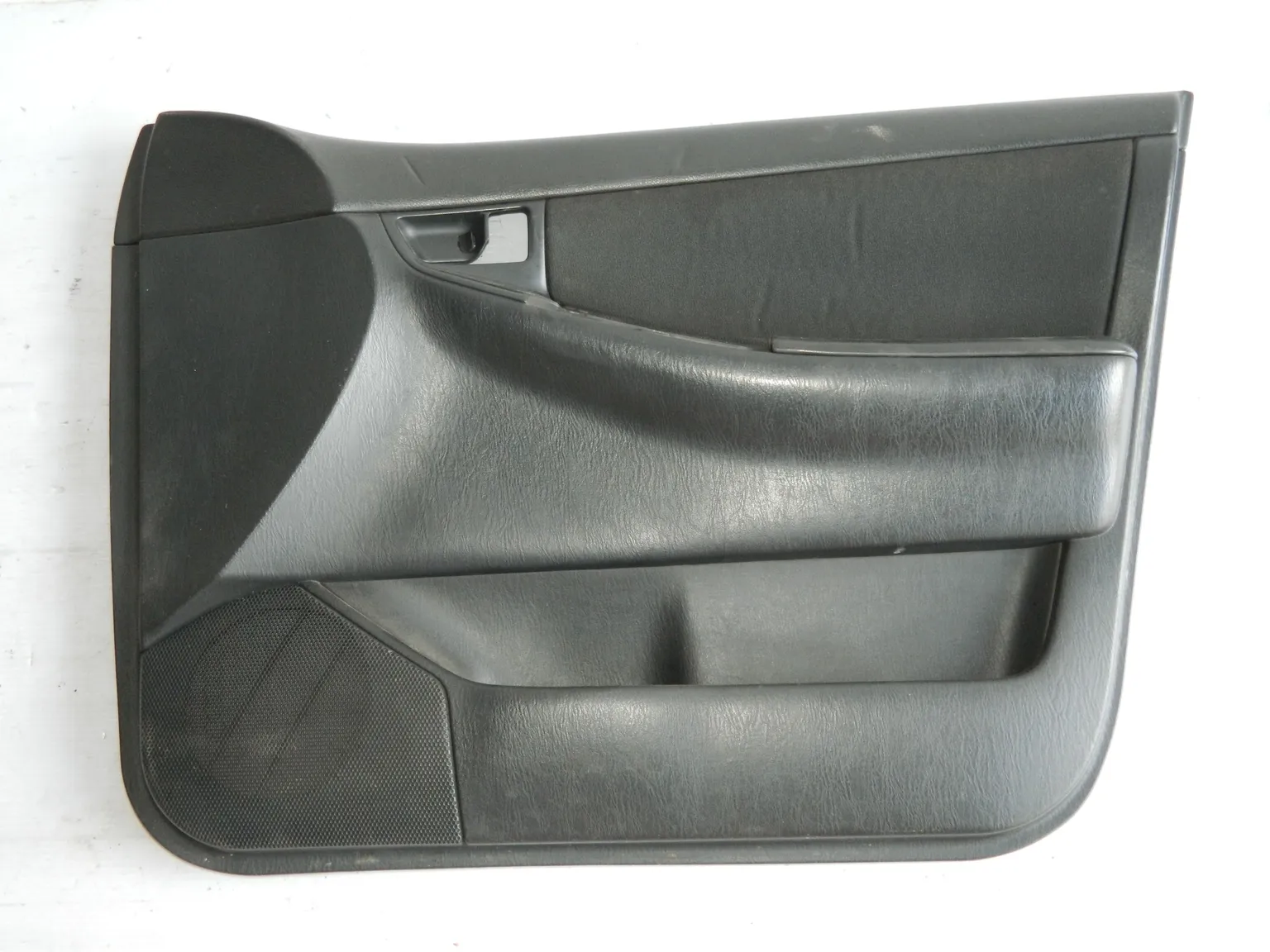 Обшивка двери TOYOTA COROLLA NZE120 Перед Прав (Б/У)