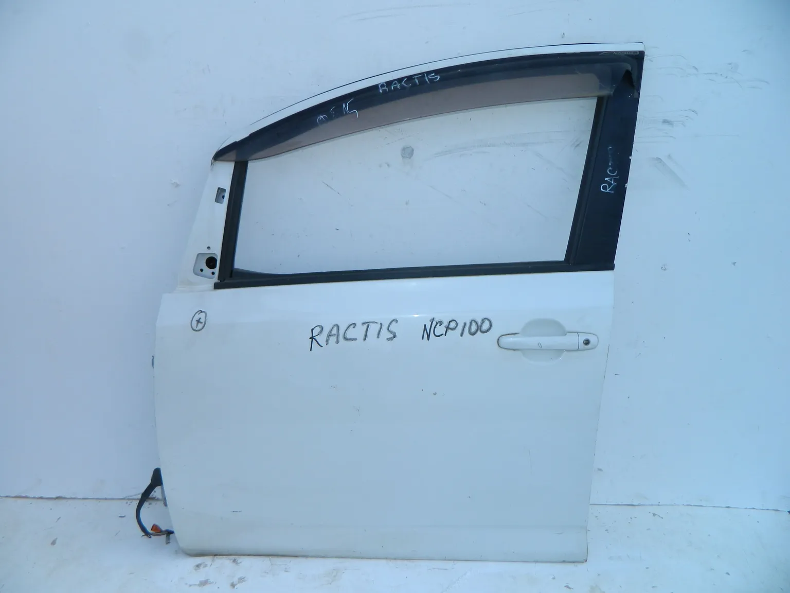 Дверь TOYOTA RACTIS NCP100 Перед Лев (Контрактный) 46098104 6700252390