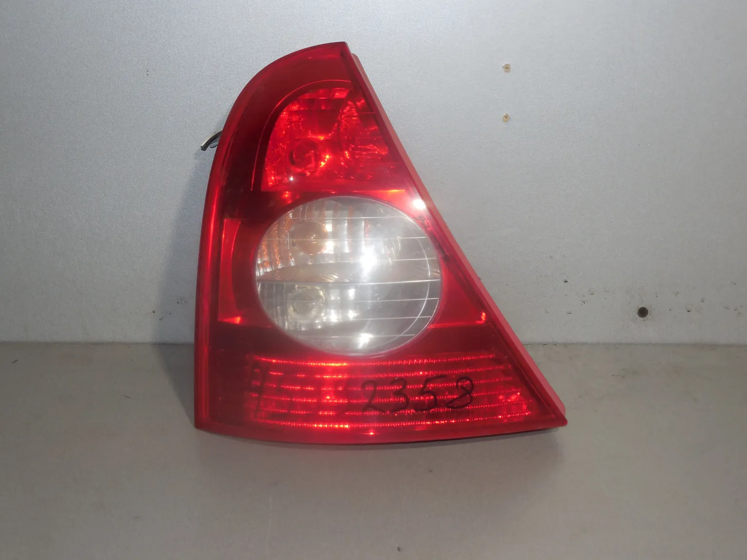 Фонарь Renault Clio II Зад. Лев (Б/У)