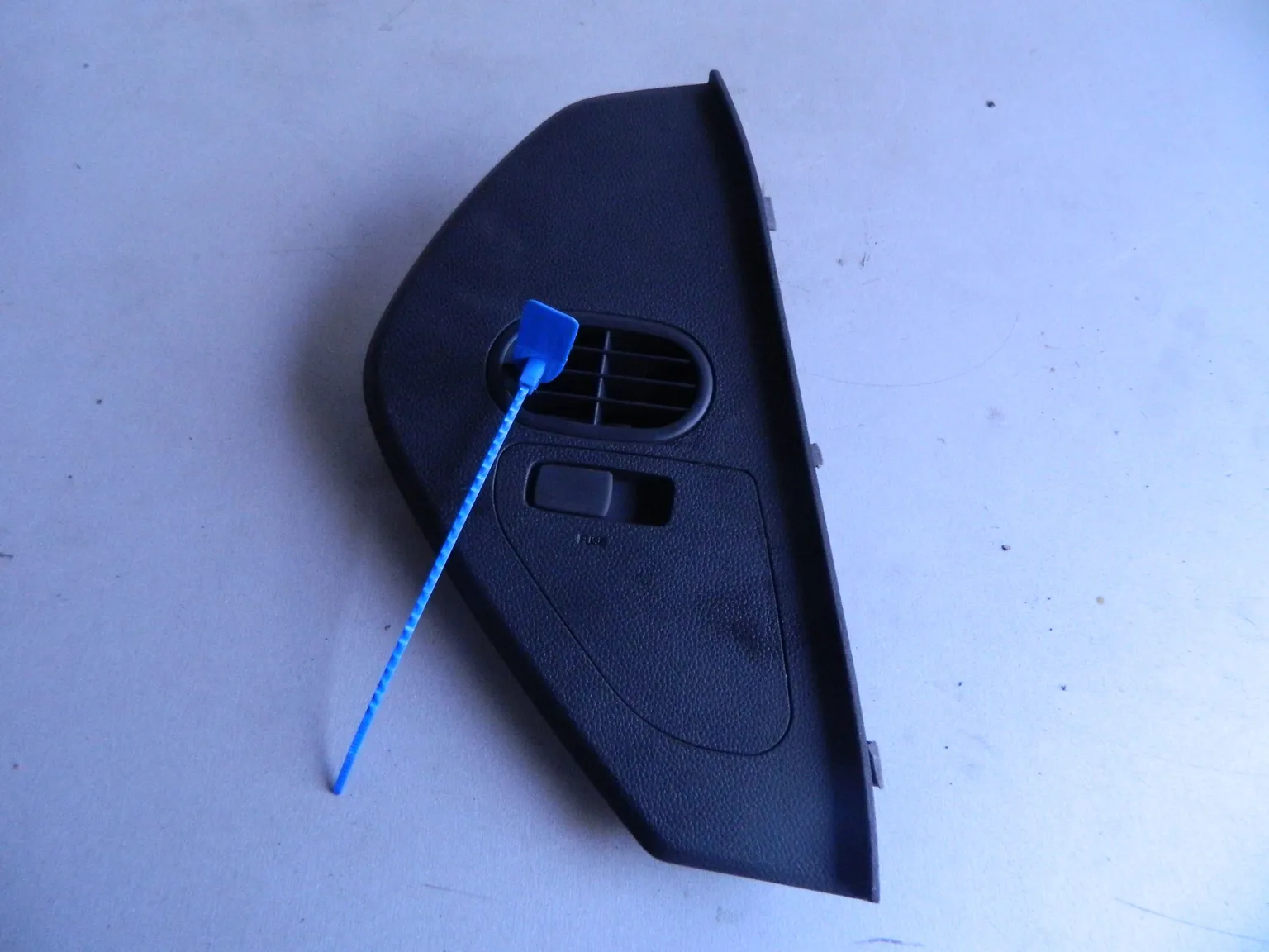 Накладка на торпедо HYUNDAI EQUUS VI G6DJ Прав (Б/У) 69838346