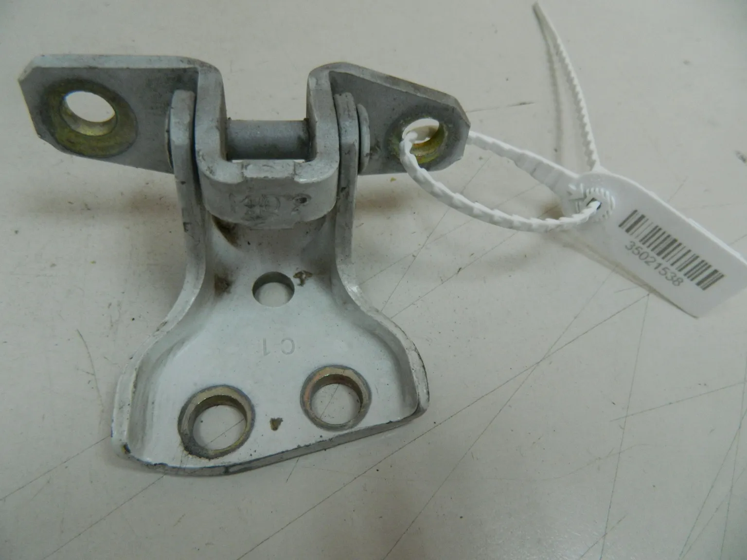 Петля двери MITSUBISHI DINGO CQ2A Перед Прав Верх (Контрактный) 35021538