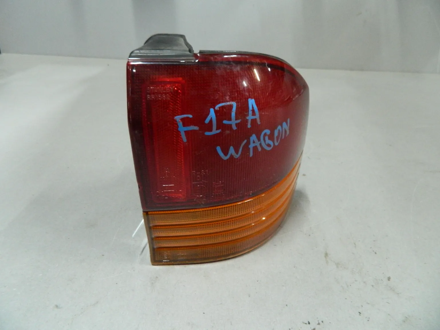 Фонарь MITSUBISHI DIAMANTE K45 Зад Прав (Контрактный) 68000983