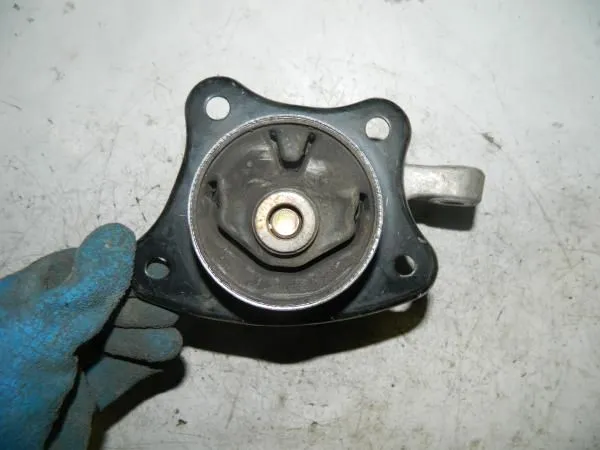 Пoдушка двигателя MITSUBISHI CОLT Z25A 4G15 (Контрактный)