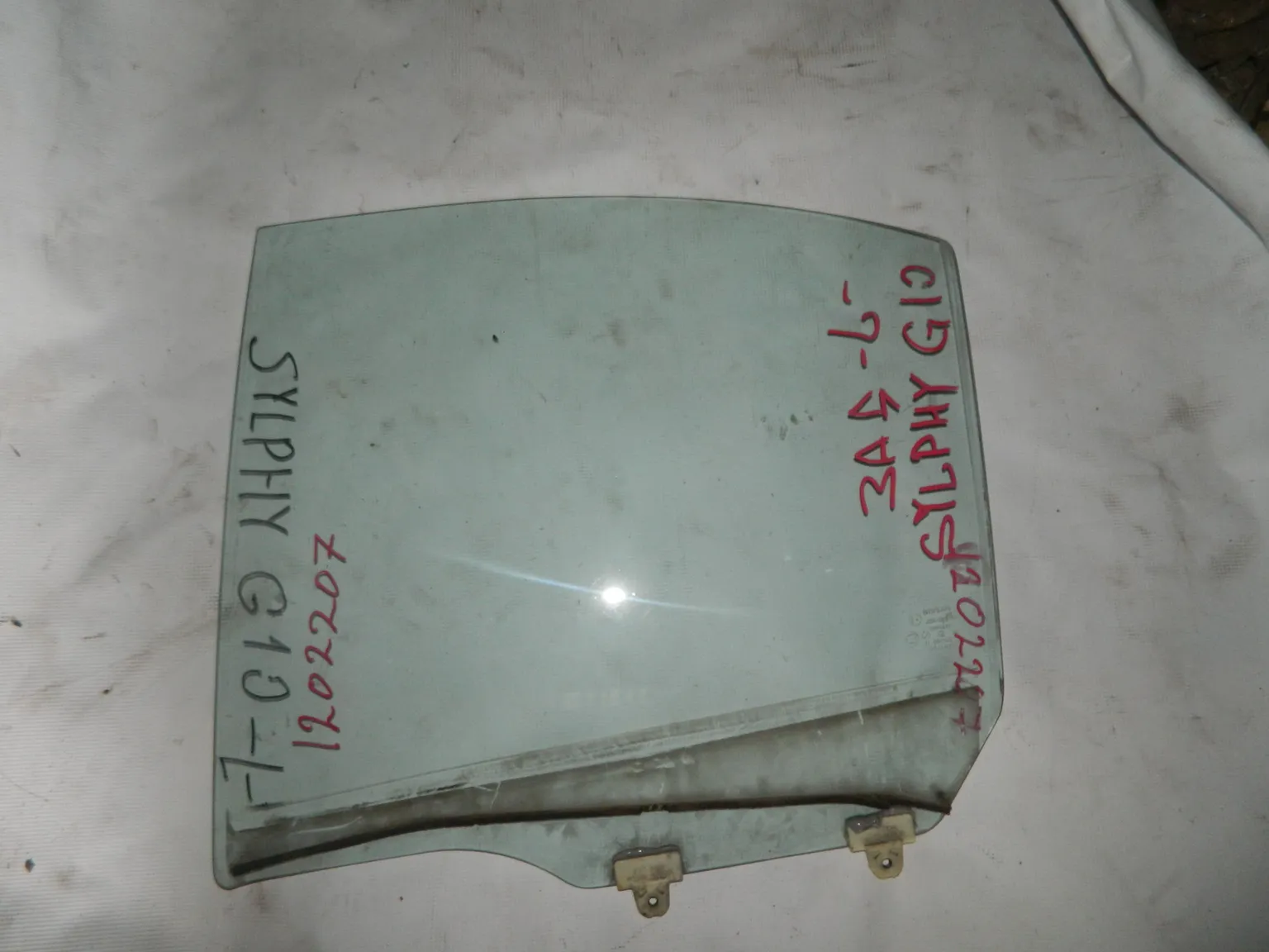 Стекло двери NISSAN BLUEBIRD SYLPHY G10 Задн. Лев (Контрактный) 1202207