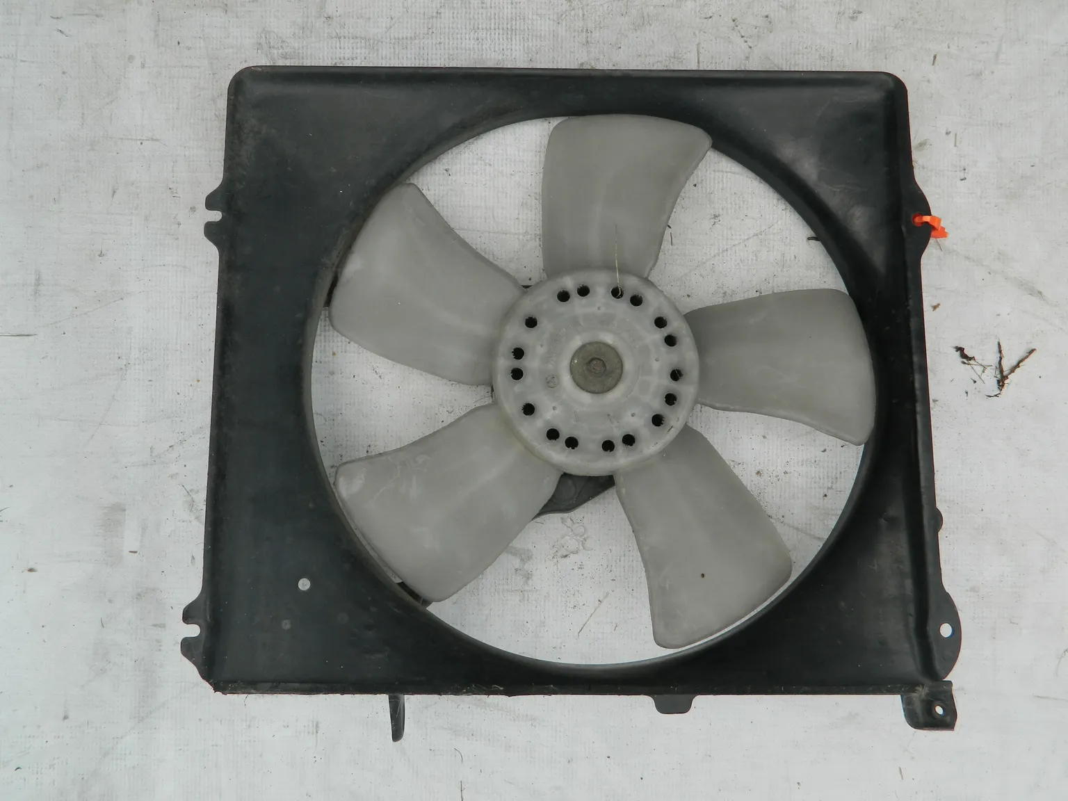 Диффузор радиатора SUBARU LEGACY BG5 (Контрактный) 72355046