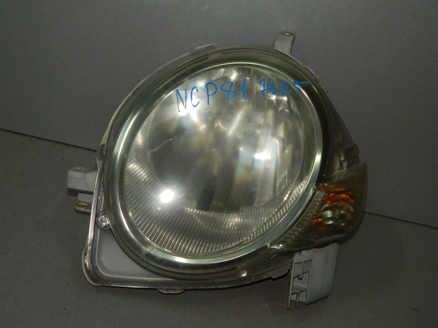 Фара TOYOTA SIENTA NCP81 Перед Лев 52171 (Контрактный) 37025051