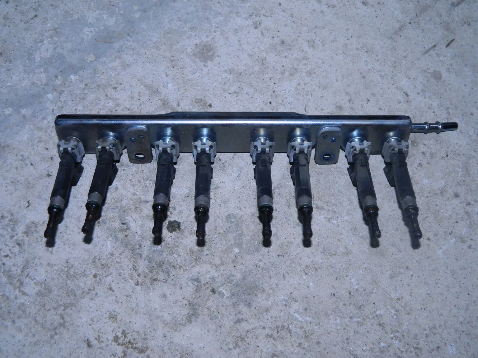 Рампа топливная с форсунками NISSAN JUKE YF15 HR15DE (Контрактный) 10050919