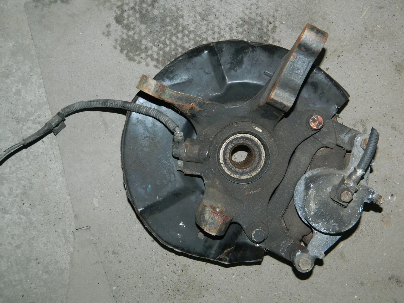 Ступица MITSUBISHI DIAMANTE F36W Перед Лев (Контрактный) 79591187