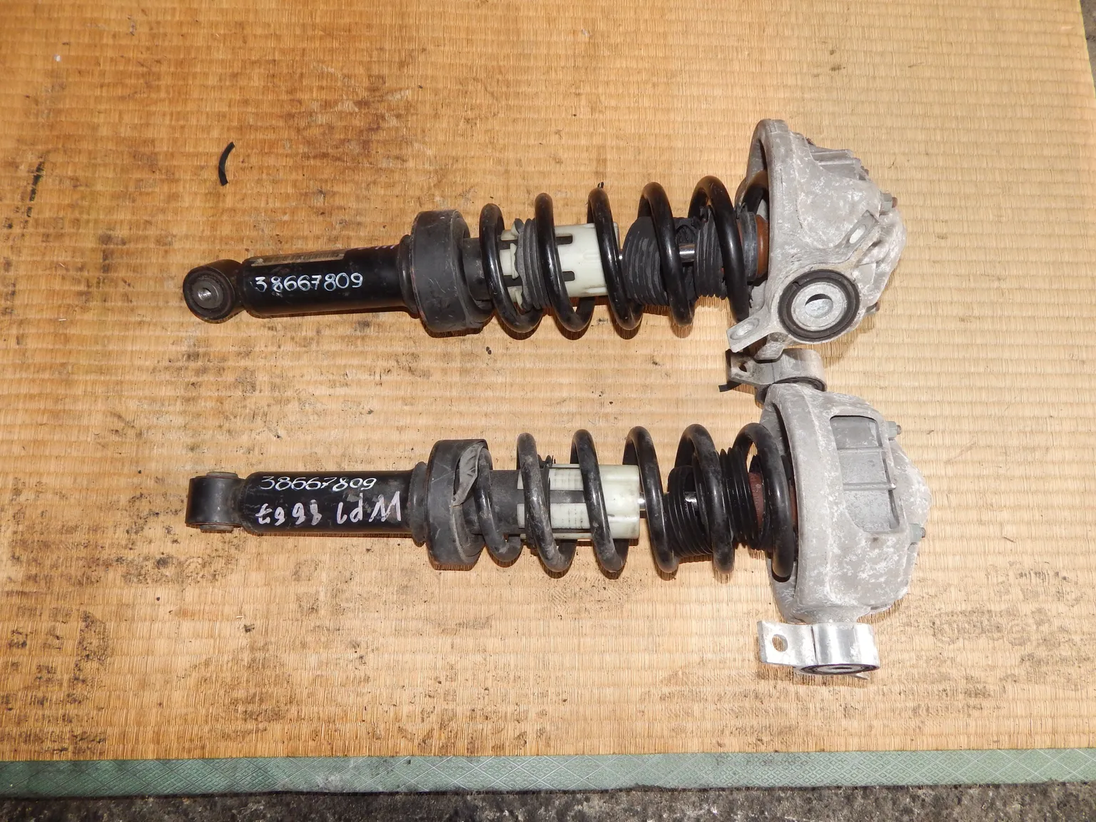 Стойка подвески PORSCHE CAYENNE 955 Зад (пара) (Контрактный) 38667809