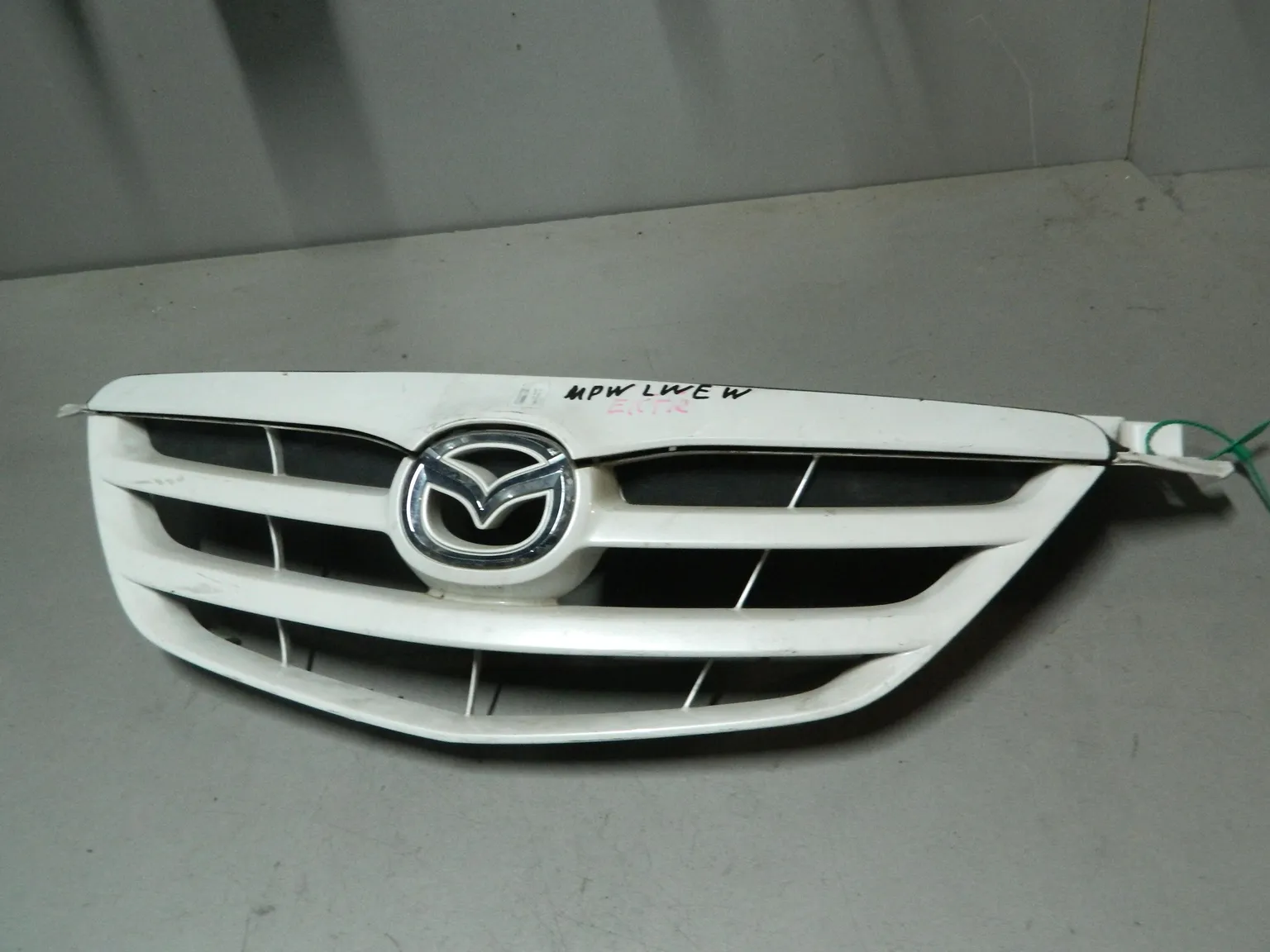 Решетка радиатора MAZDA MPV LW3W (Контрактный) 81540917