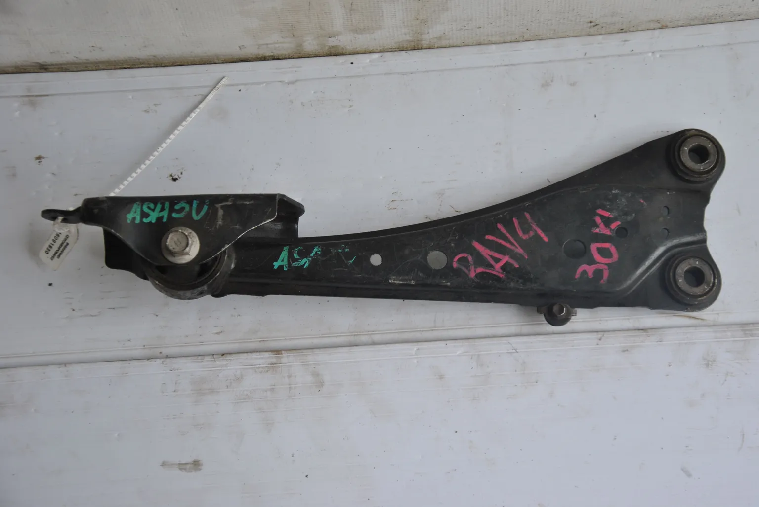 Рычаг подвески TOYOTA RAV4 ACA30 Зад Лев (продольный) (Контрактный) 46091930