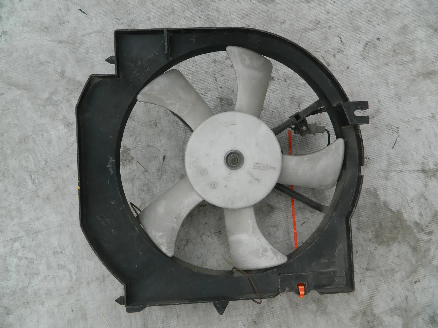 Диффузор радиатора MAZDA DEMIO DW3W (Контрактный) 72367871