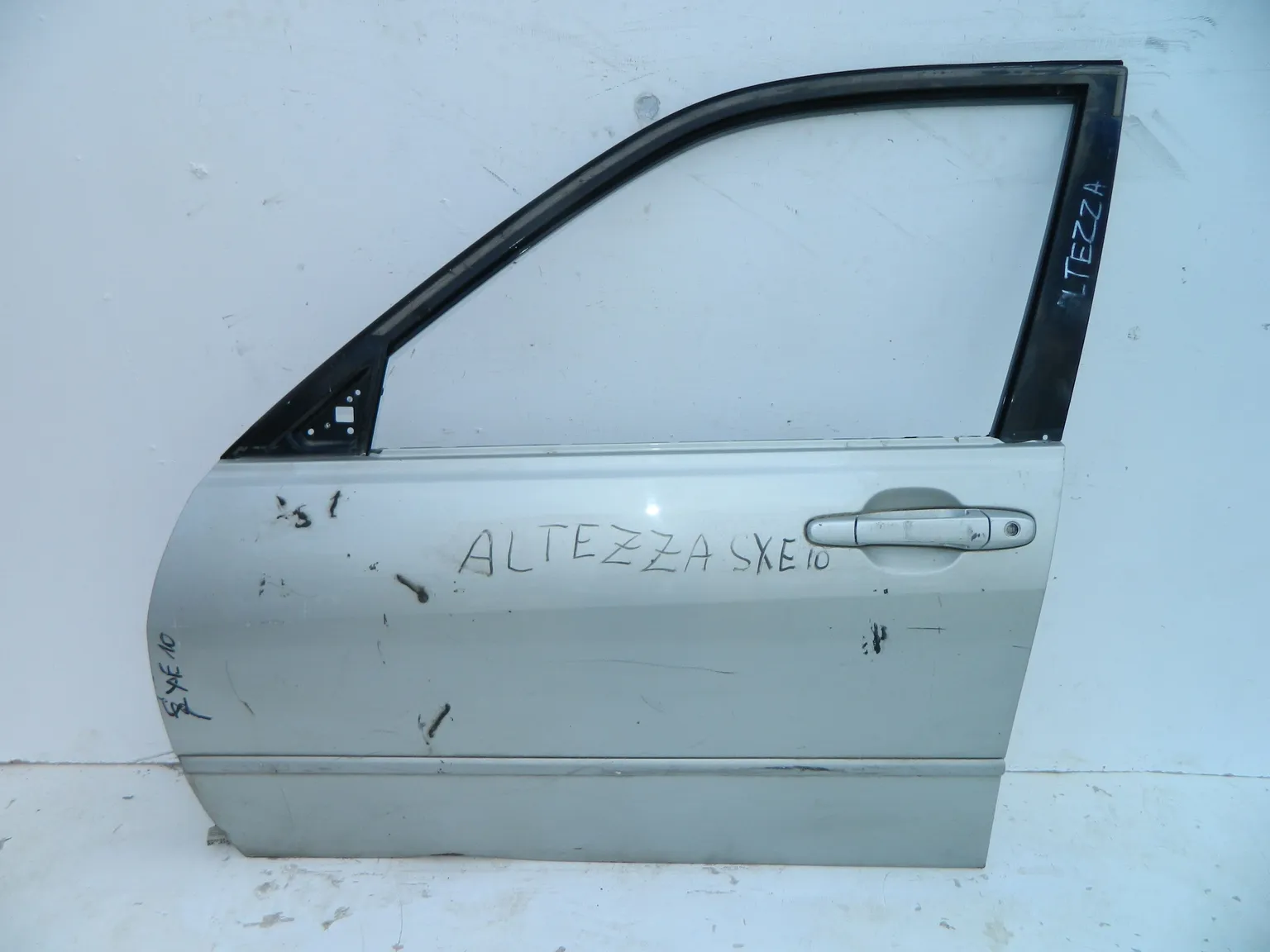 Дверь TOYOTA ALTEZZA SXE10 Перед Лев (Контрактный) 46098110 6700253011