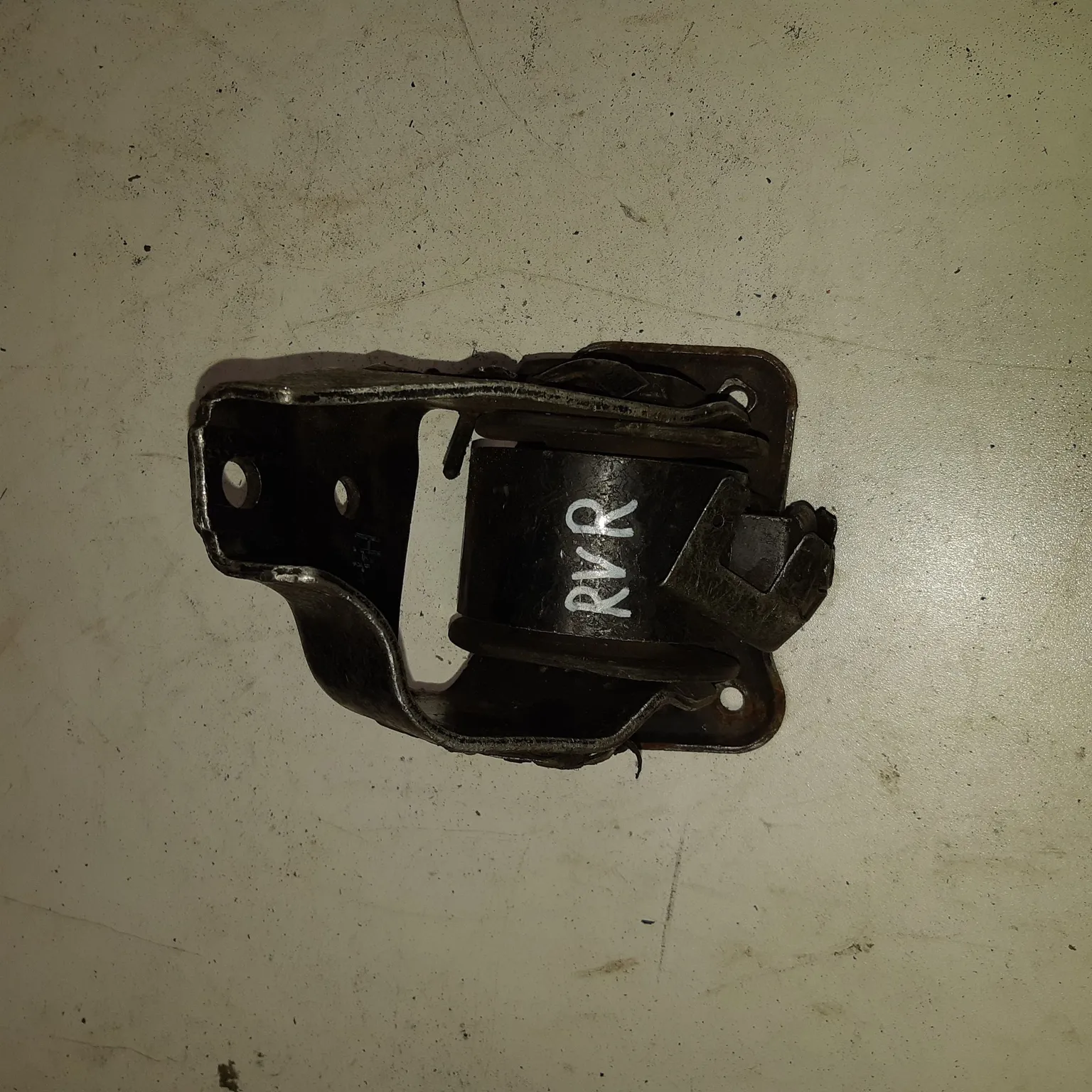 Подушка двигателя MITSUBISHI RVR 4G64 Прав (Контрактный)