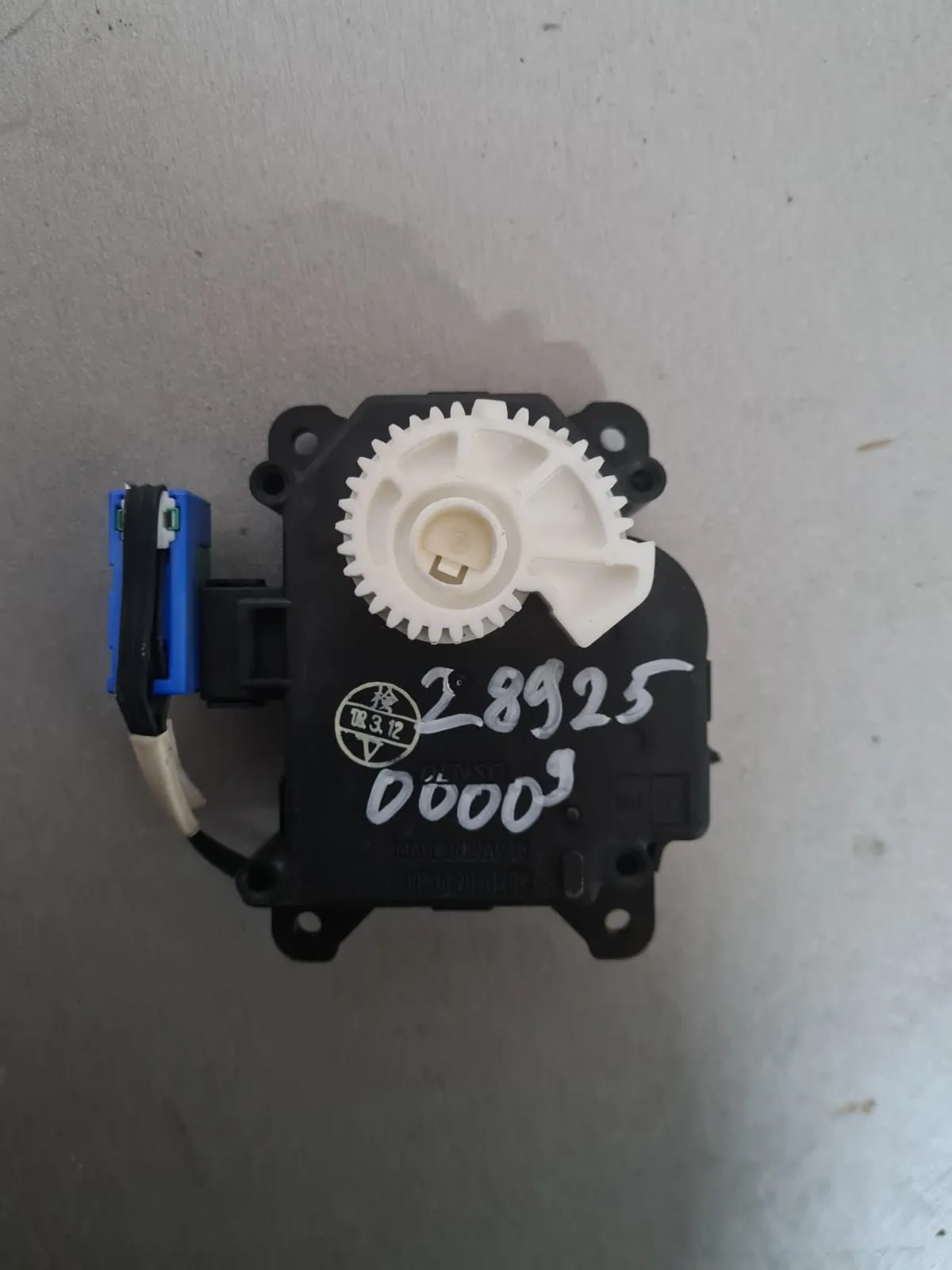 Моторчик заслонки печки TOYOTA CAMRY ACV40 (Контрактный) 2892500009