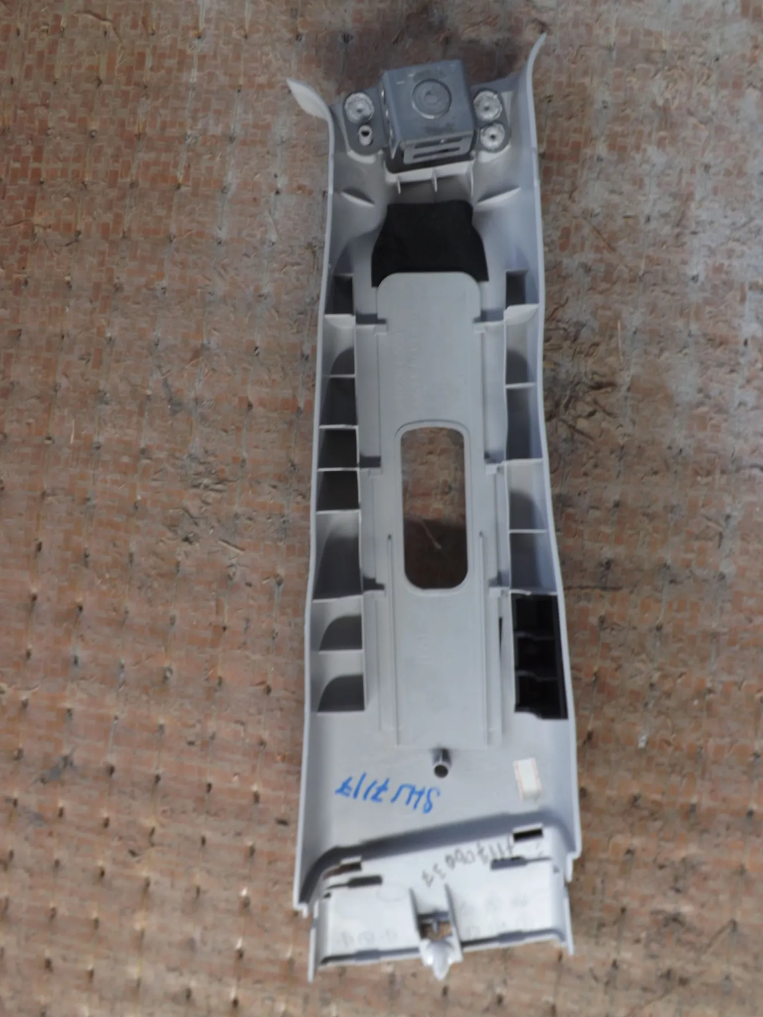 Обшивка средней стойки SUBARU FORESTER SHJ Лев Верх (Контрактный) 2711700037