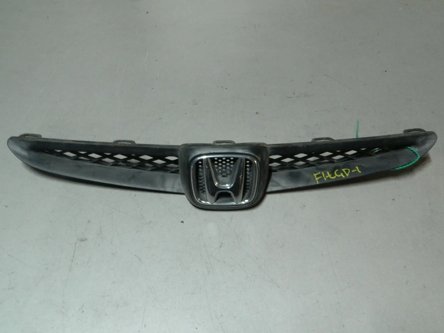 Решетка радиатора HONDA FIT GD1 (Контрактный) 81540949