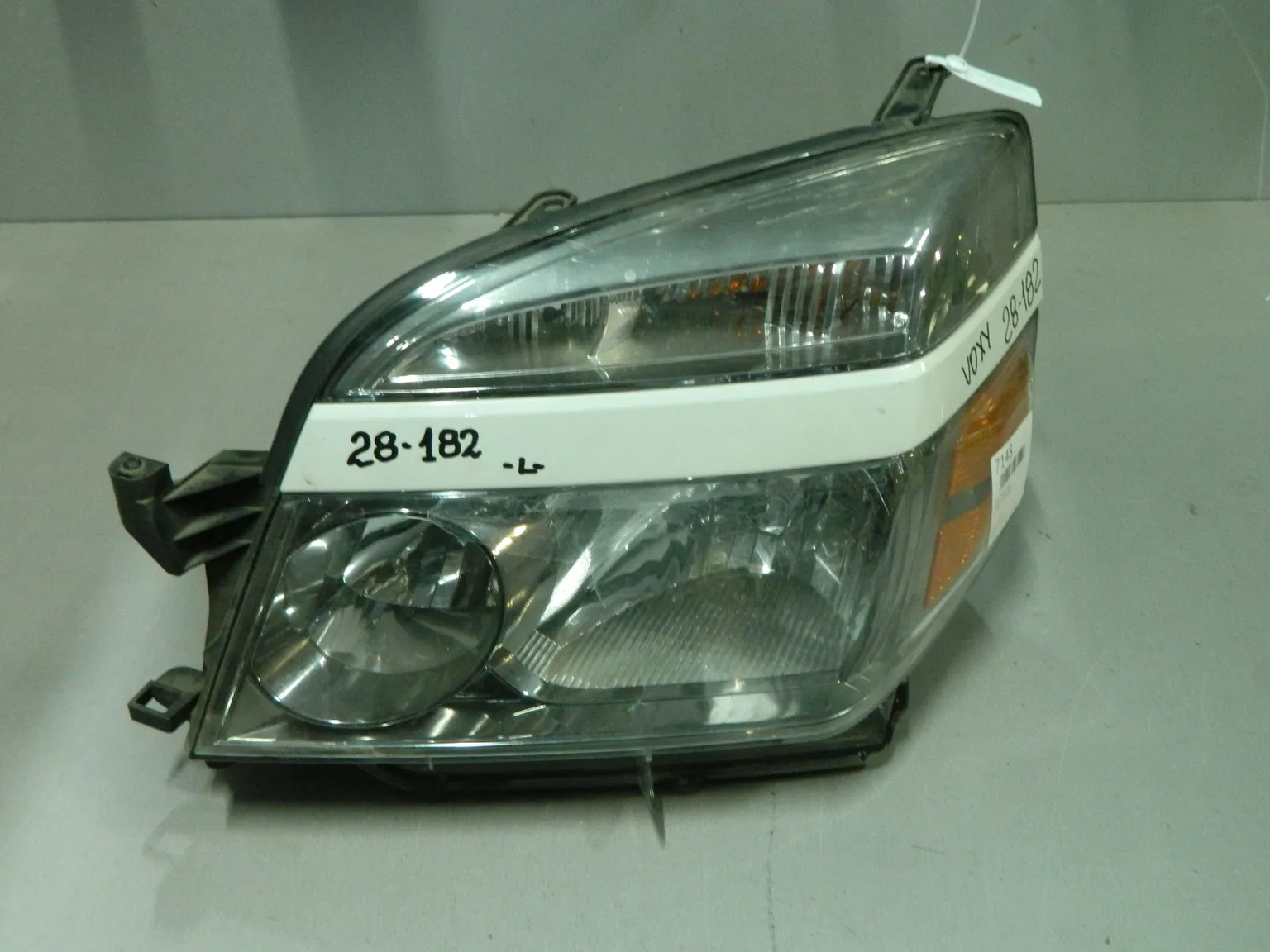 Фара TOYOTA VOXY AZR60 Перед Лев 28182 (Контрактный) 03344579