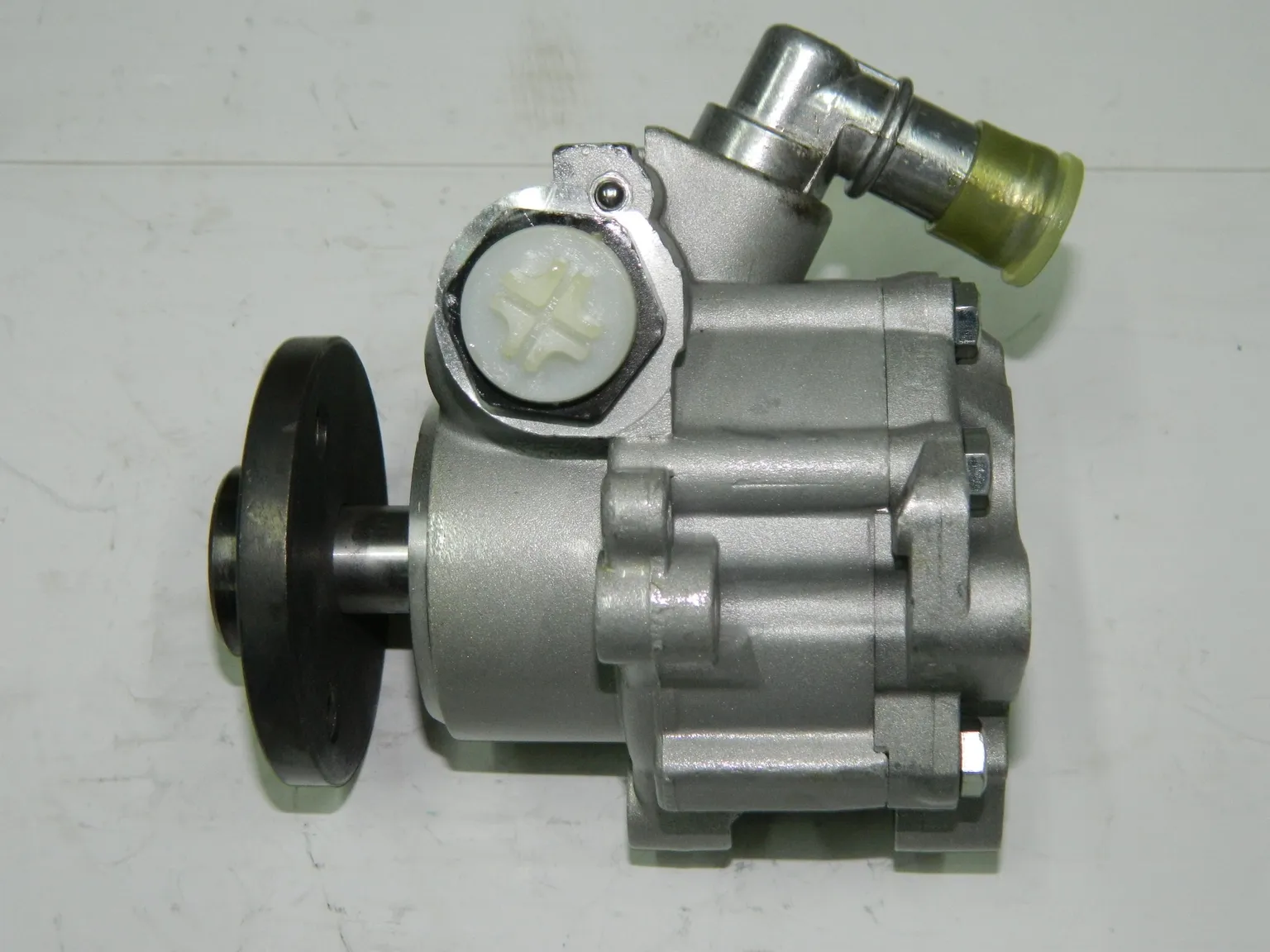 Насос ГУР GENERAL PARTS 32416777321 BMW 5-Series E60 / BMW 1-Series E81