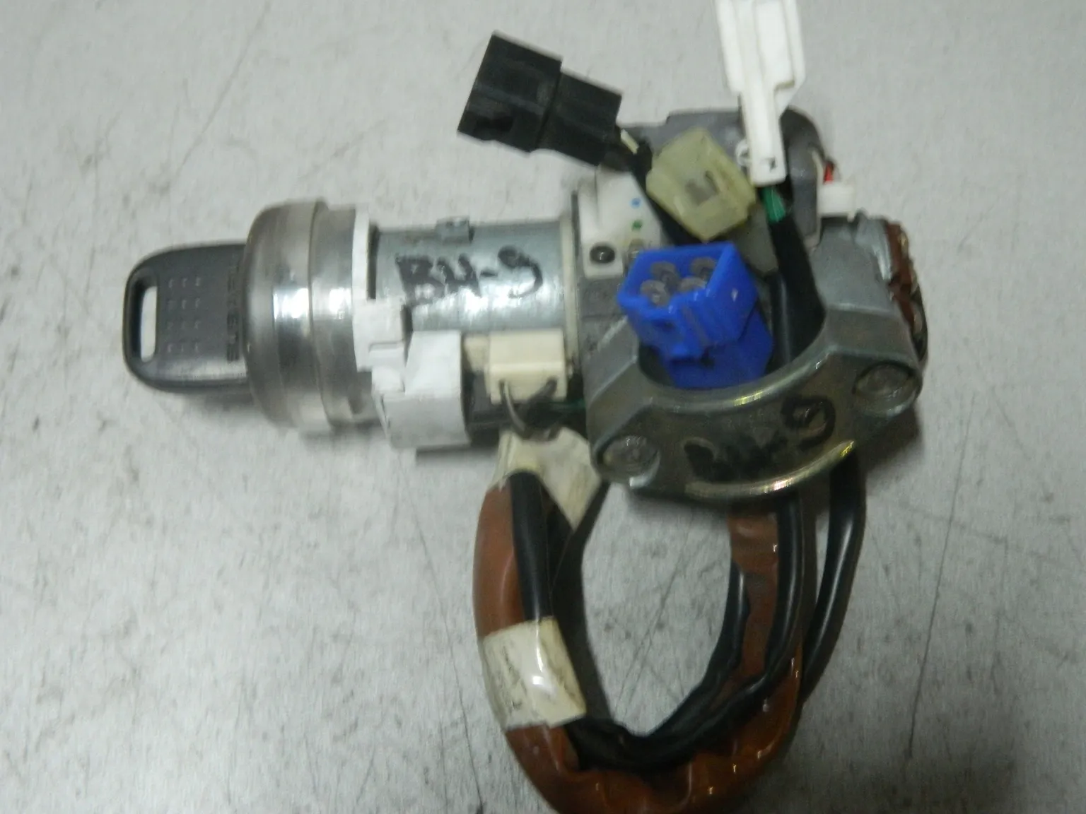 Замок зажигания SUBARU LEGACY BH9 (Контрактный) 81532277