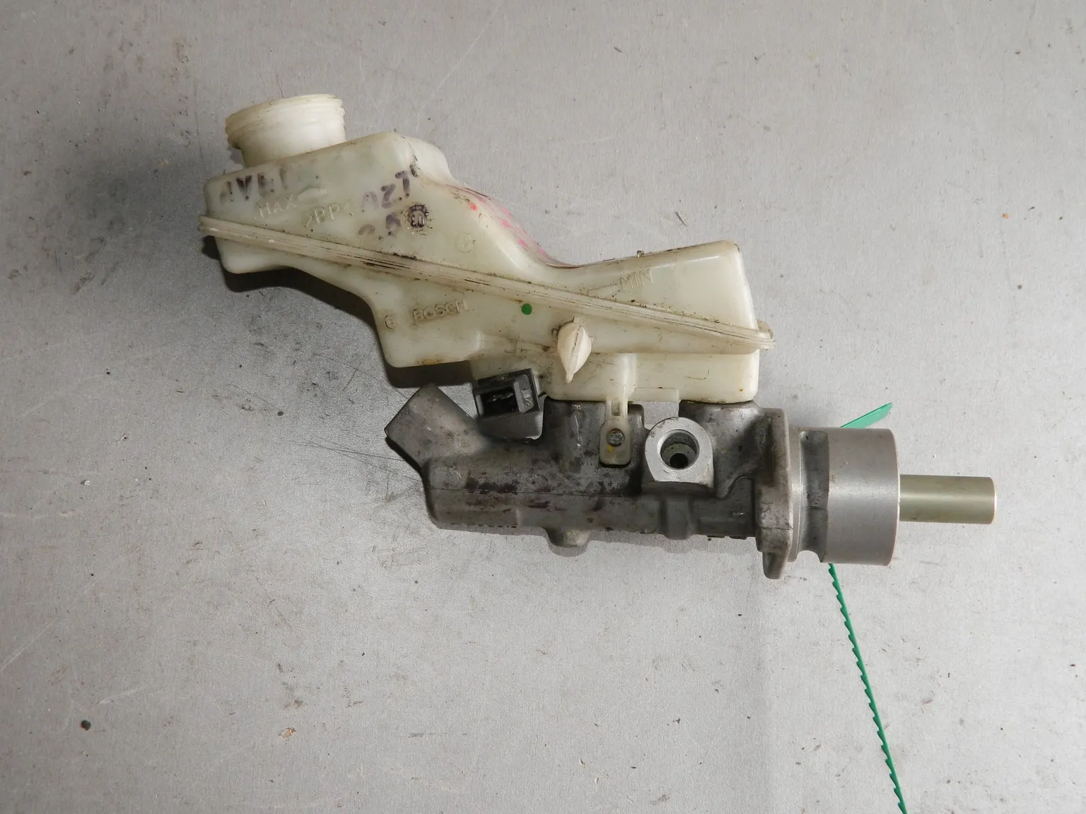 Главный тормозной цилиндр TOYOTA AVENSIS AZT250 (Контрактный) 81530006