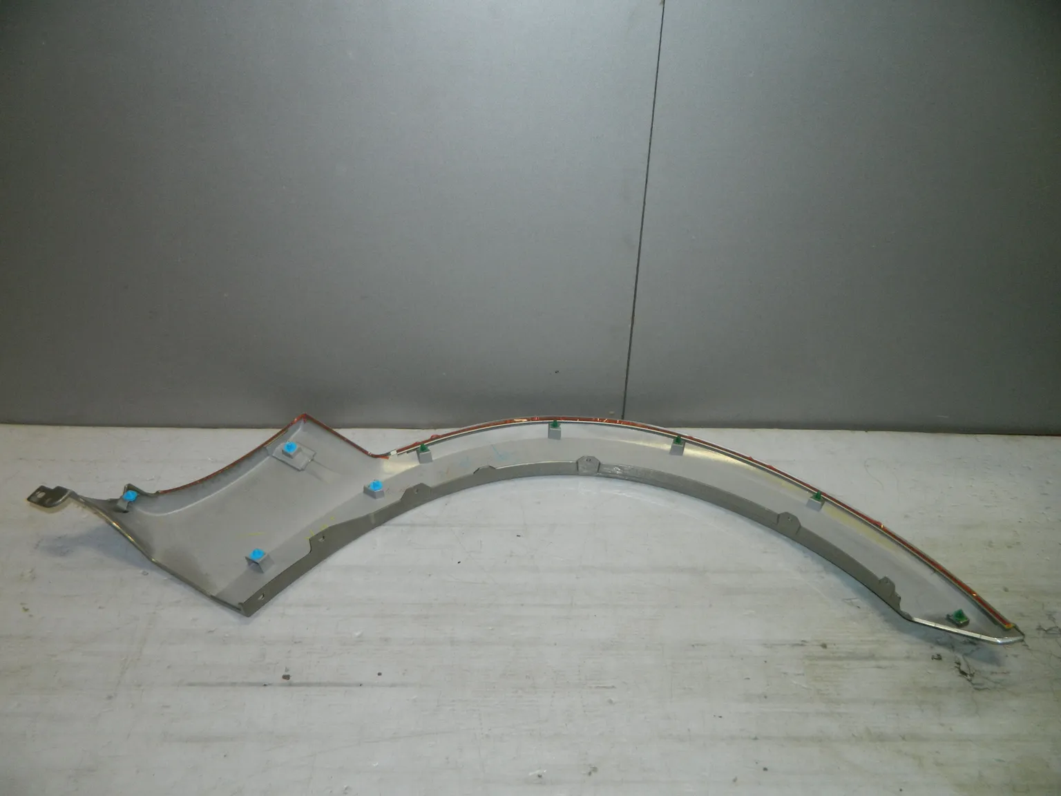 Накладка крыла MITSUBISHI MN117209 LH MITSUBISHI Pajero, Montero