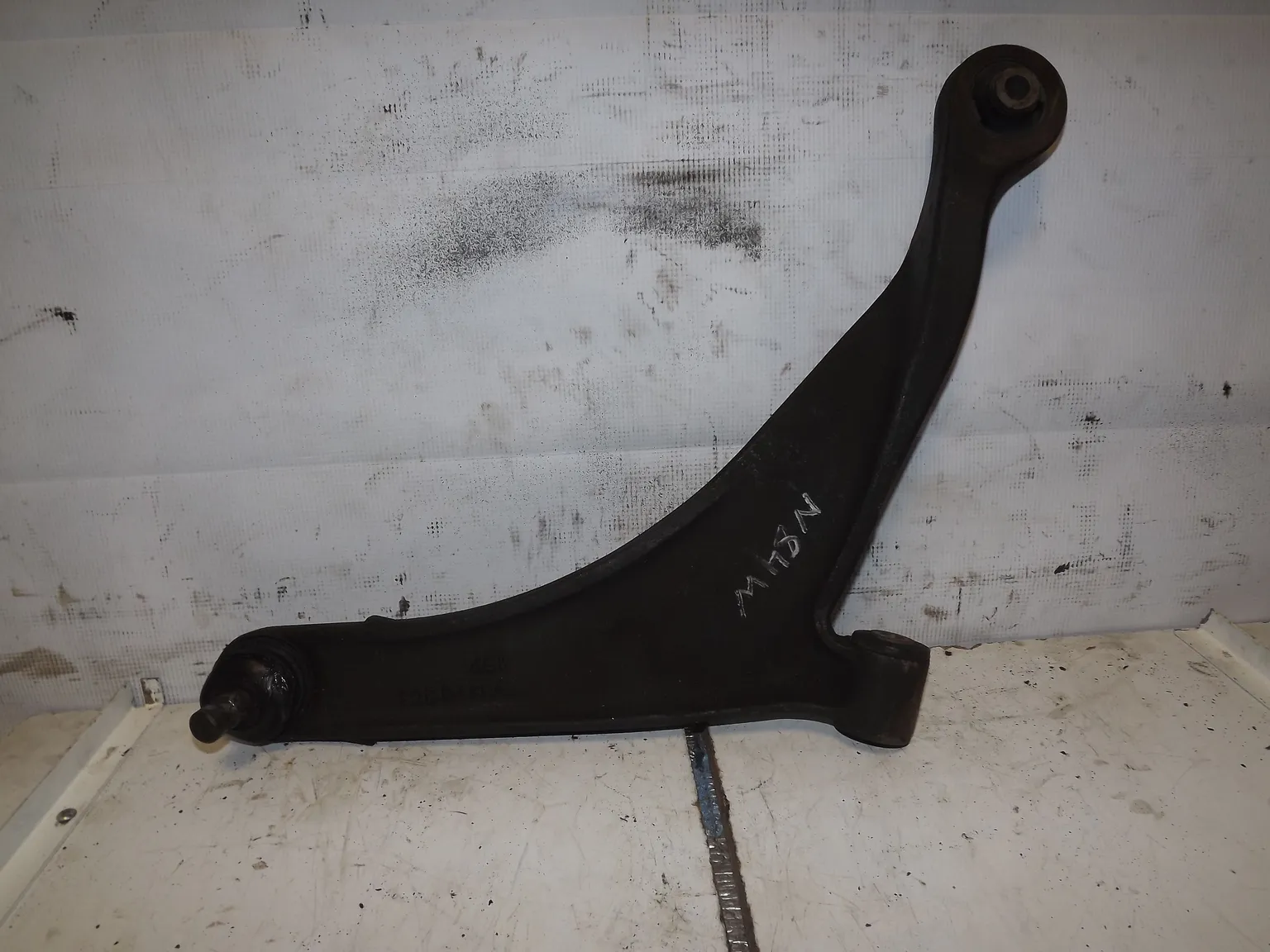 Рычаг подвески MITSUBISHI CHARIOT GRANDIS N84W Перед Прав (Контрактный) 45993447