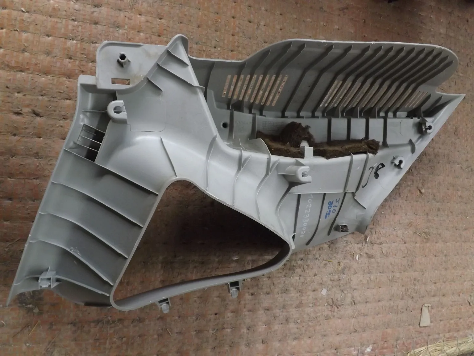 Обшивка багажника NISSAN DUALIS J10 Верх Зад Прав (Контрактный) 1022330026