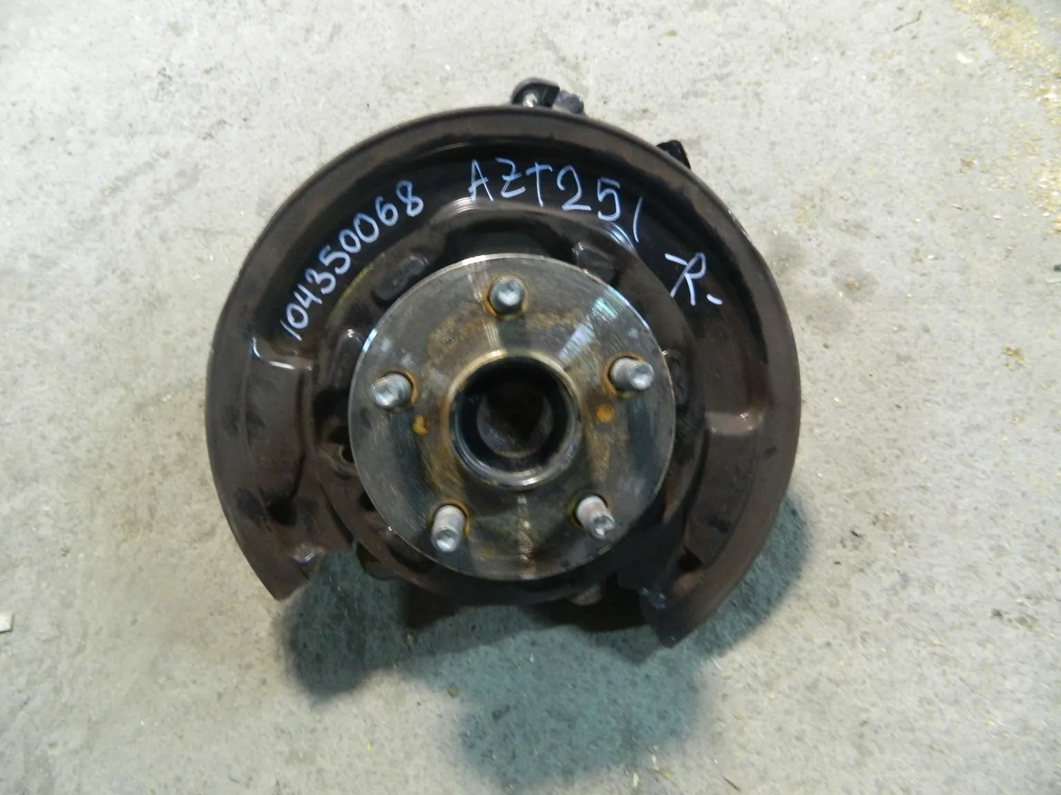 Ступица TOYOTA AVENSIS AZT251 Зад Прав (Контрактный) 104350068