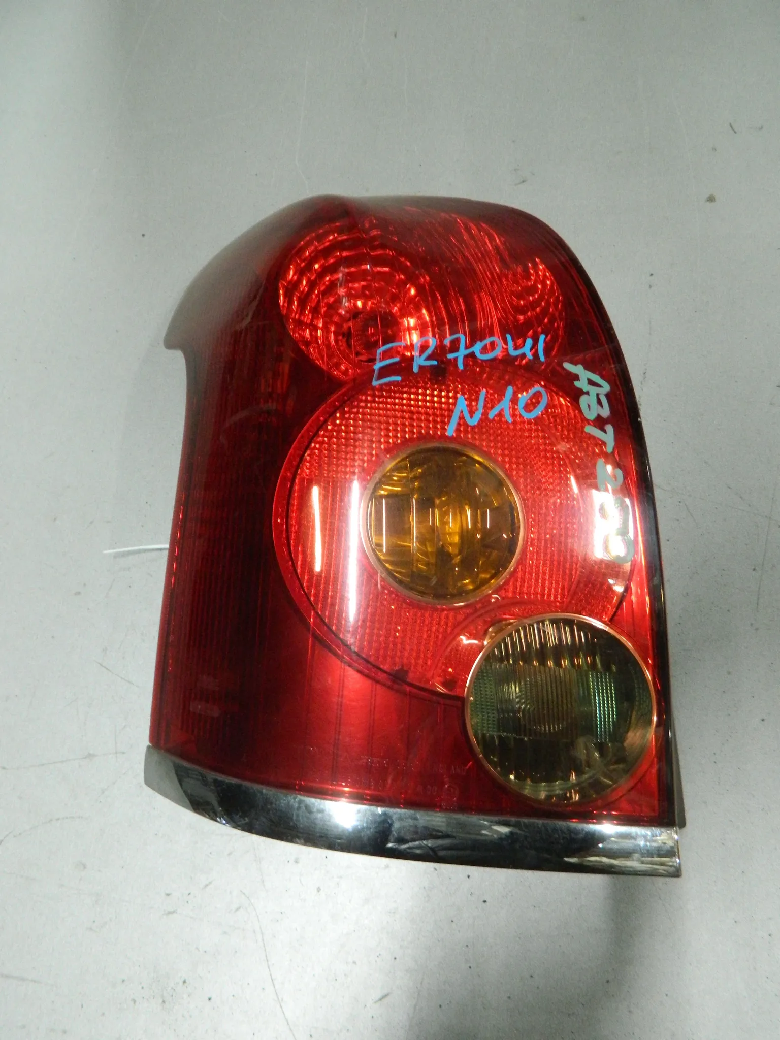 Фонарь TOYOTA AVENSIS AZT250 Зад Лев 0550 (Контрактный) 03344266